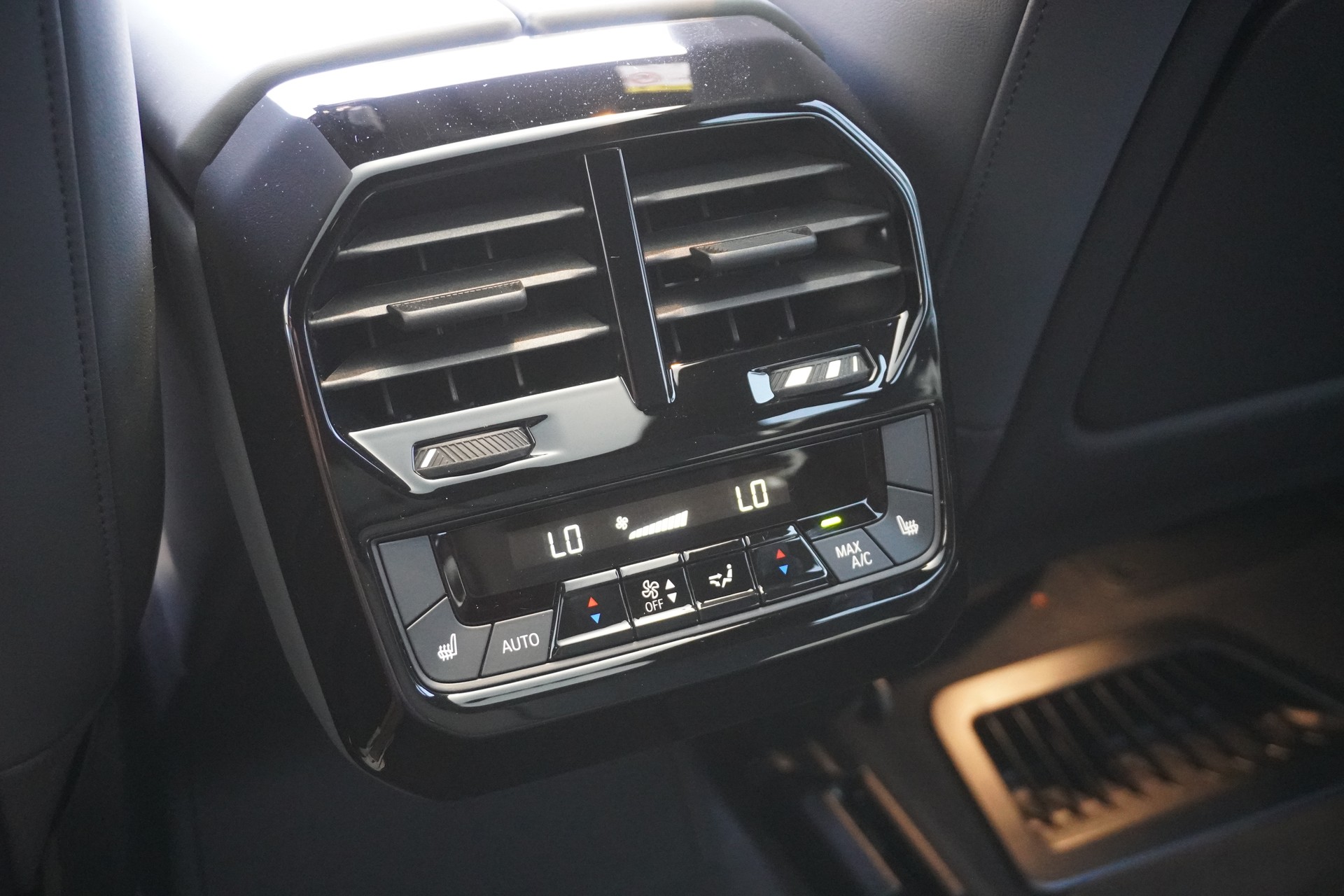 BMW iX M60-image-16