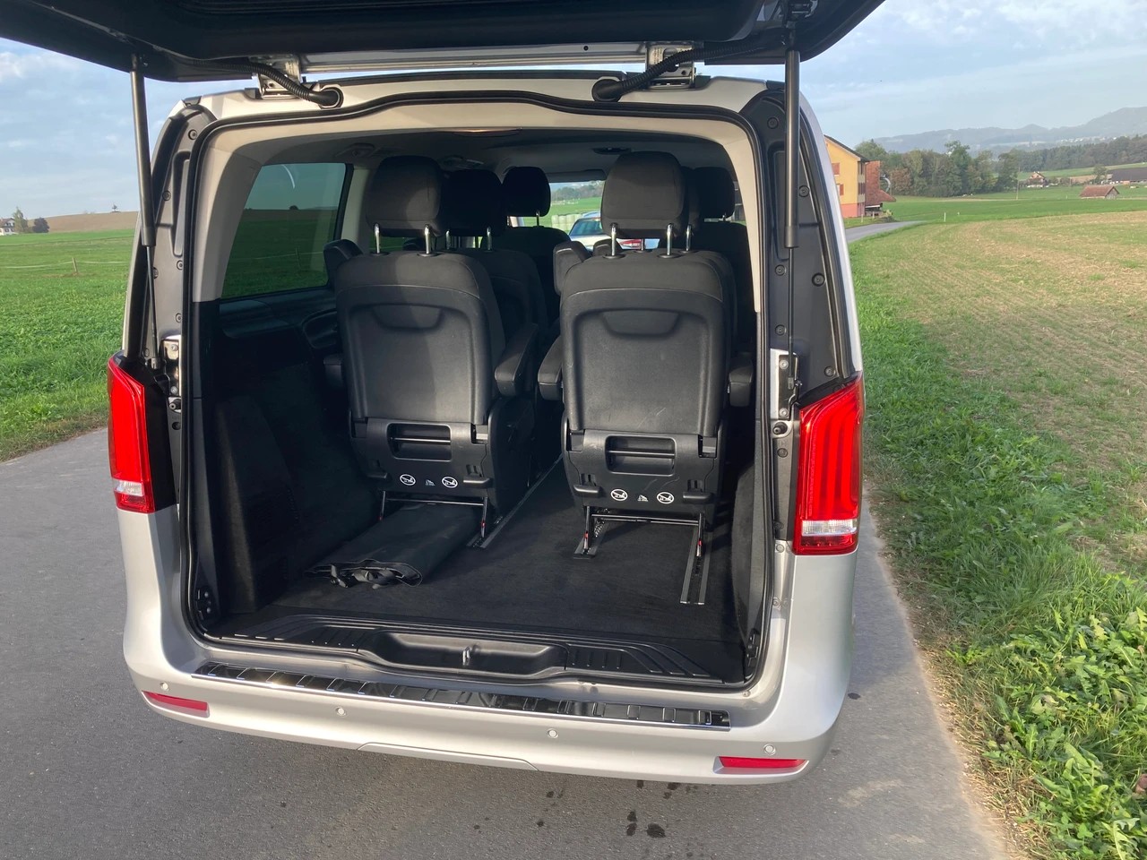 MERCEDES-BENZ V 220 d lang 4Matic 9G-Tronic 7 Sitzer-image-5