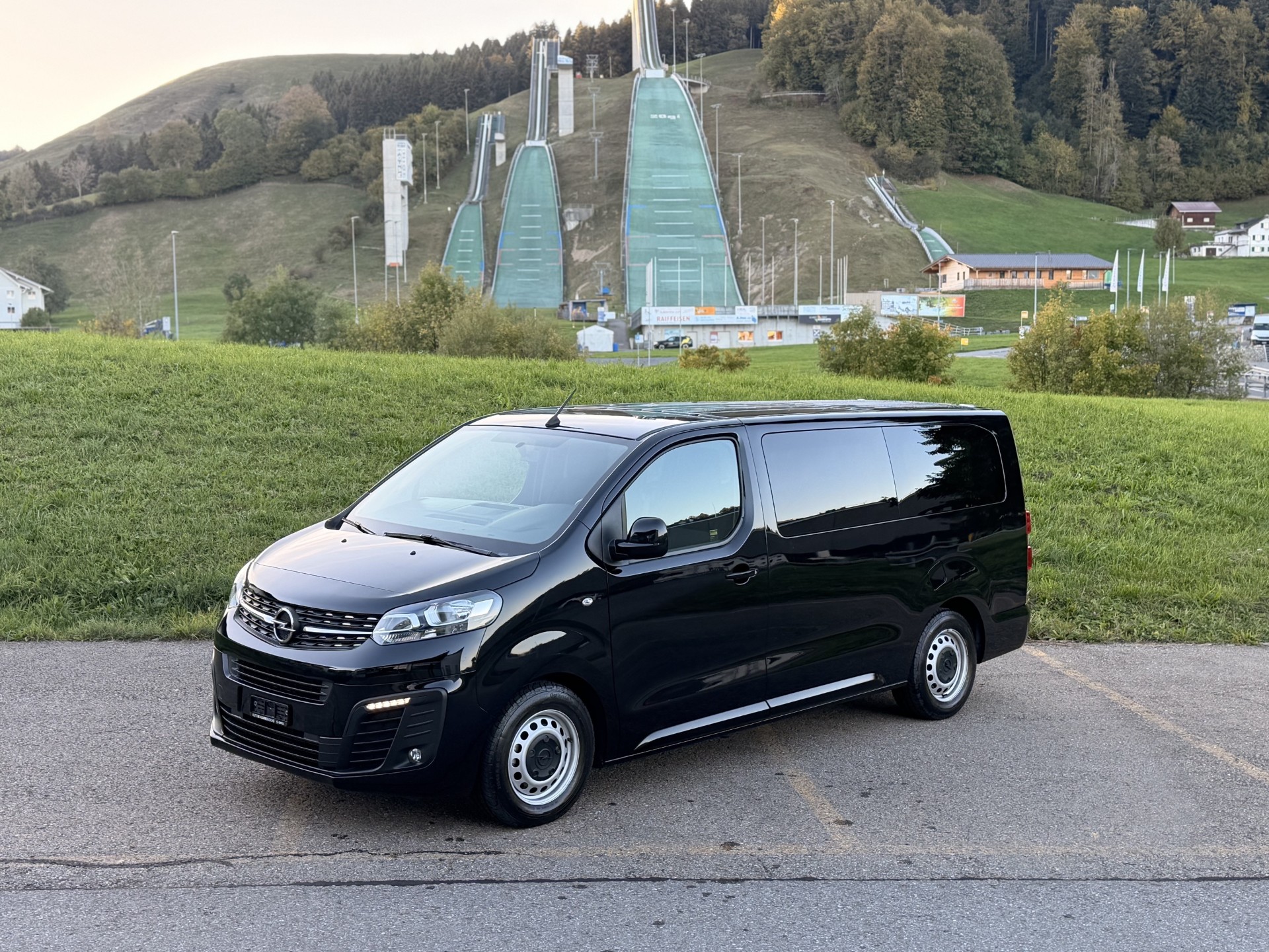 OPEL Vivaro Combi 1.5 CDTI Essentia (Langversion) 9 Plätzer-image-0