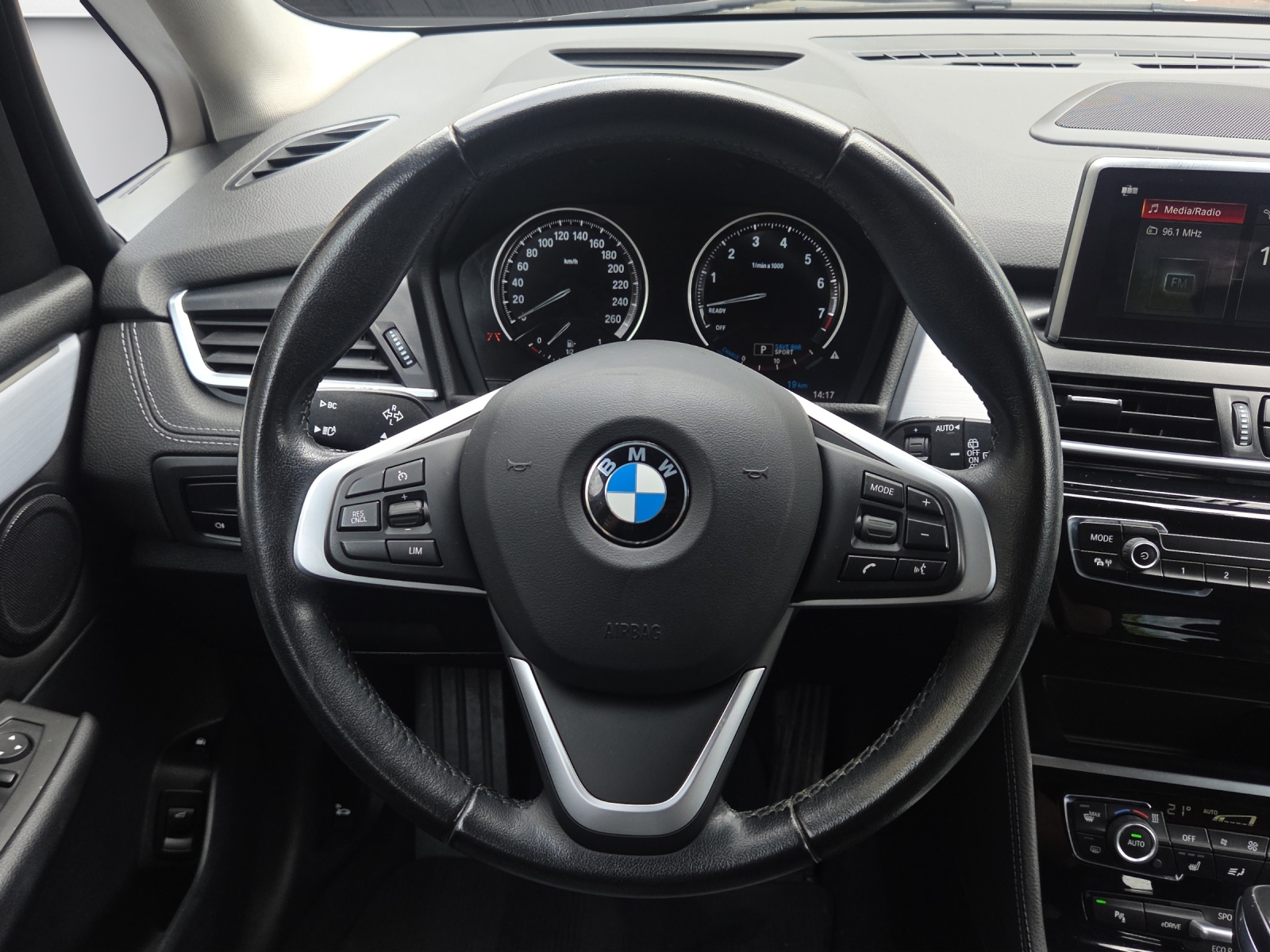 BMW 225xe iPerformance Active Tourer Steptronic Sport Line-image-10