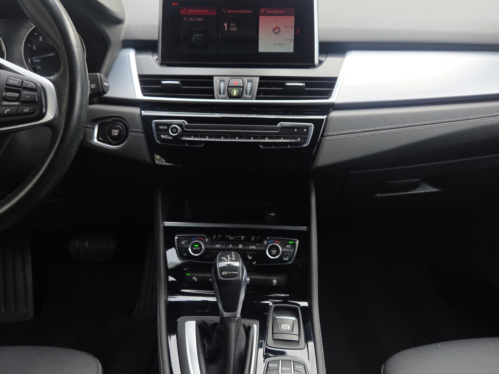 BMW 225xe iPerformance Active Tourer Steptronic Sport Line-image-11