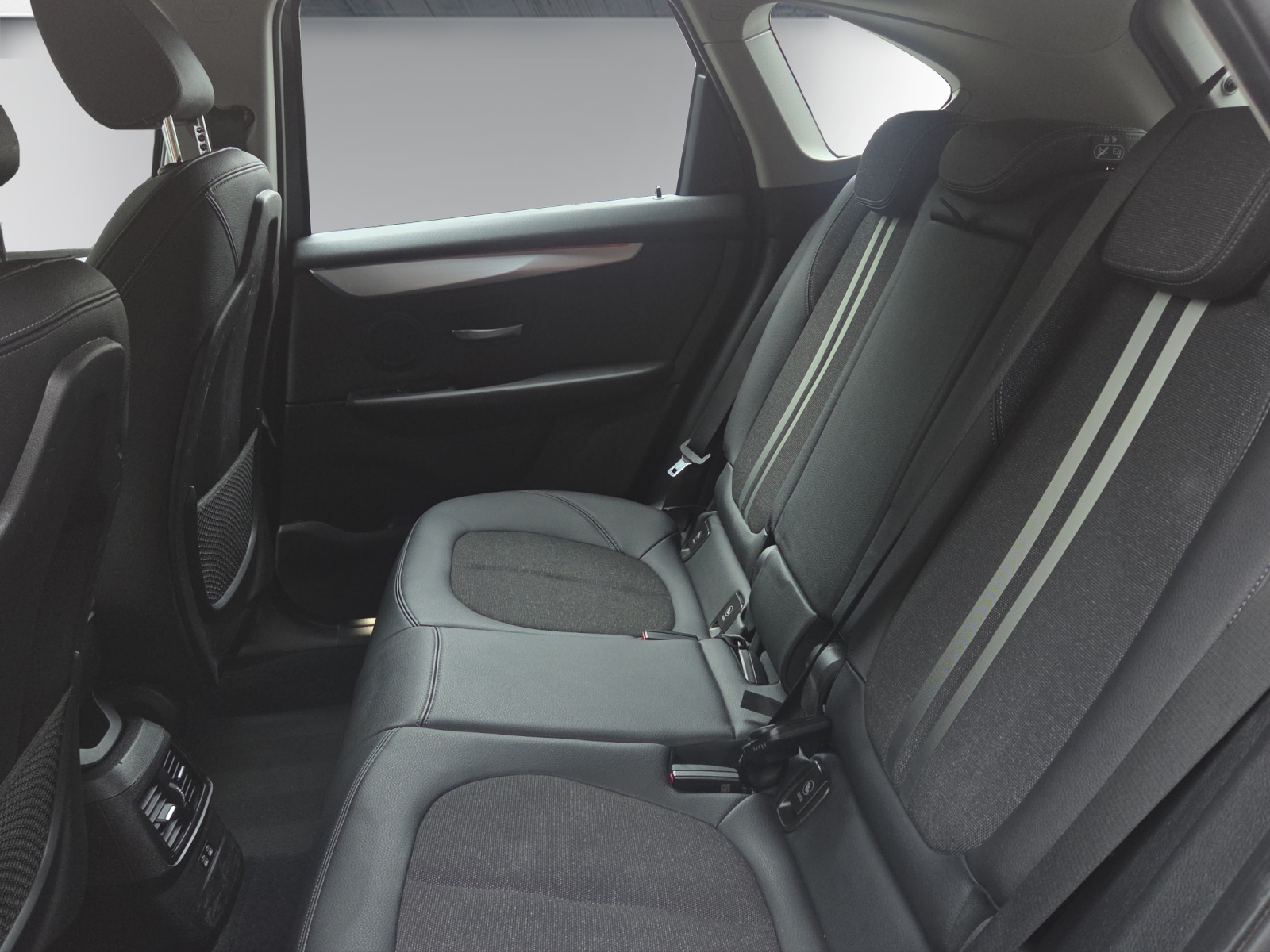 BMW 225xe iPerformance Active Tourer Steptronic Sport Line-image-15