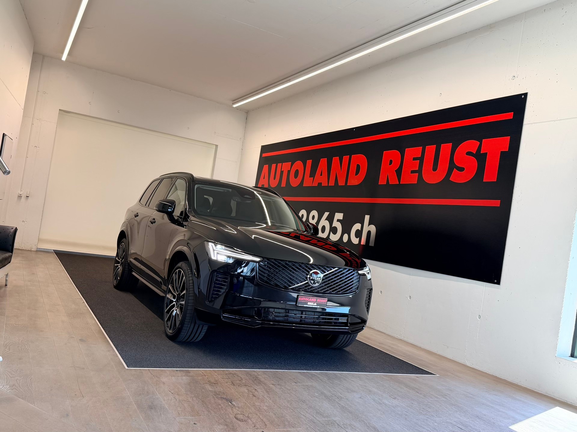 VOLVO XC90 T8 eAWD PluginHybrid Plus Dark Geartronic-image-0