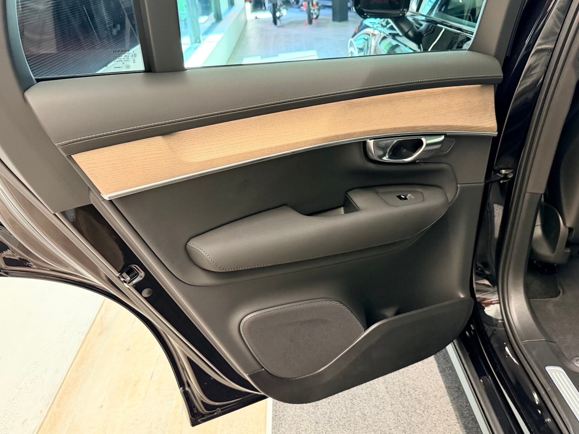 VOLVO XC90 T8 eAWD PluginHybrid Plus Dark Geartronic-image-18