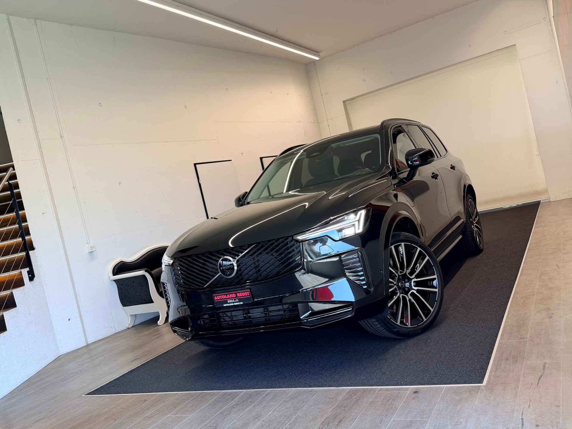VOLVO XC90 T8 eAWD PluginHybrid Plus Dark Geartronic-image-3