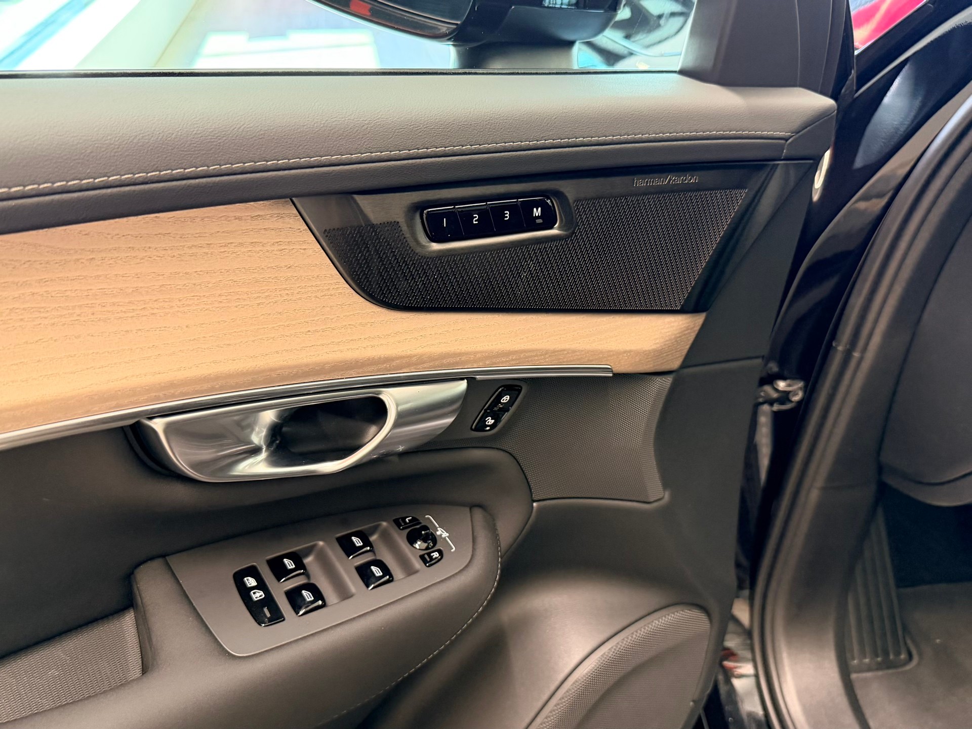 VOLVO XC90 T8 eAWD PluginHybrid Plus Dark Geartronic-image-13