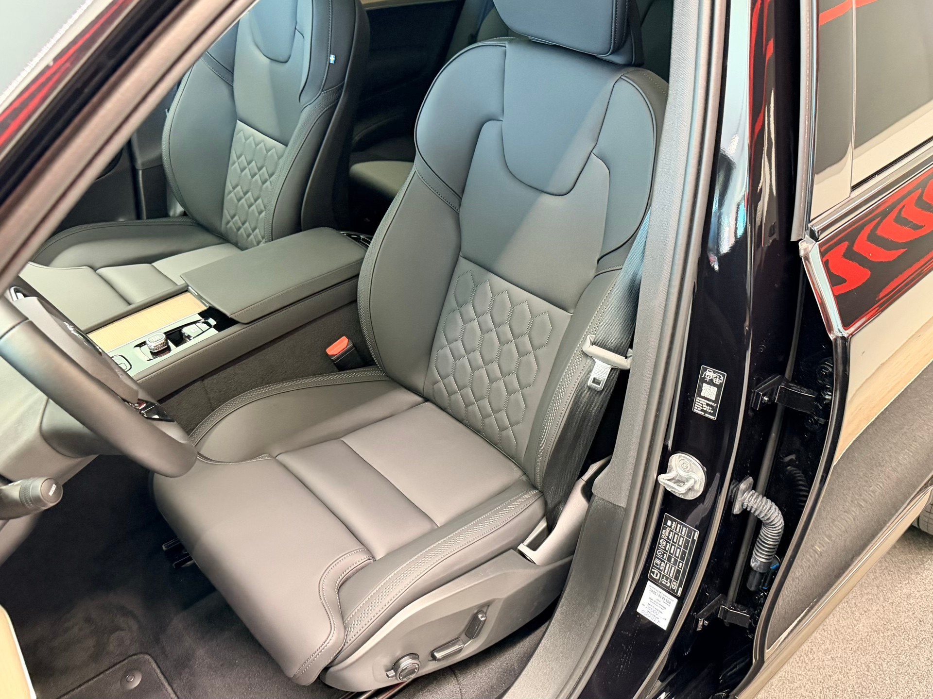 VOLVO XC90 T8 eAWD PluginHybrid Plus Dark Geartronic-image-16