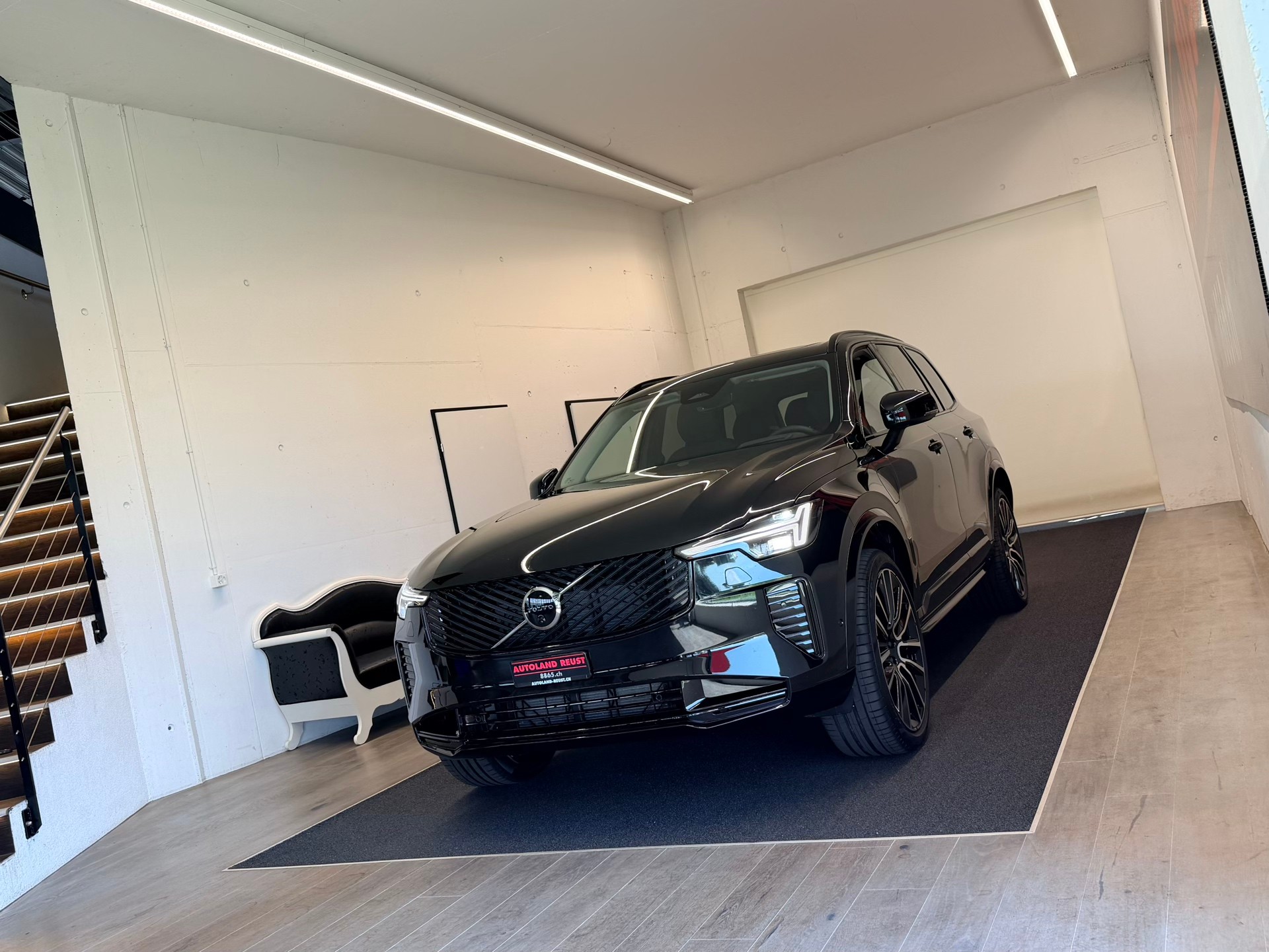 VOLVO XC90 T8 eAWD PluginHybrid Plus Dark Geartronic-image-2