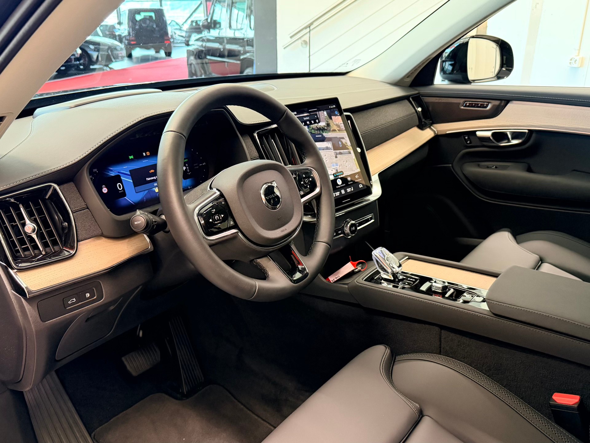 VOLVO XC90 T8 eAWD PluginHybrid Plus Dark Geartronic-image-11