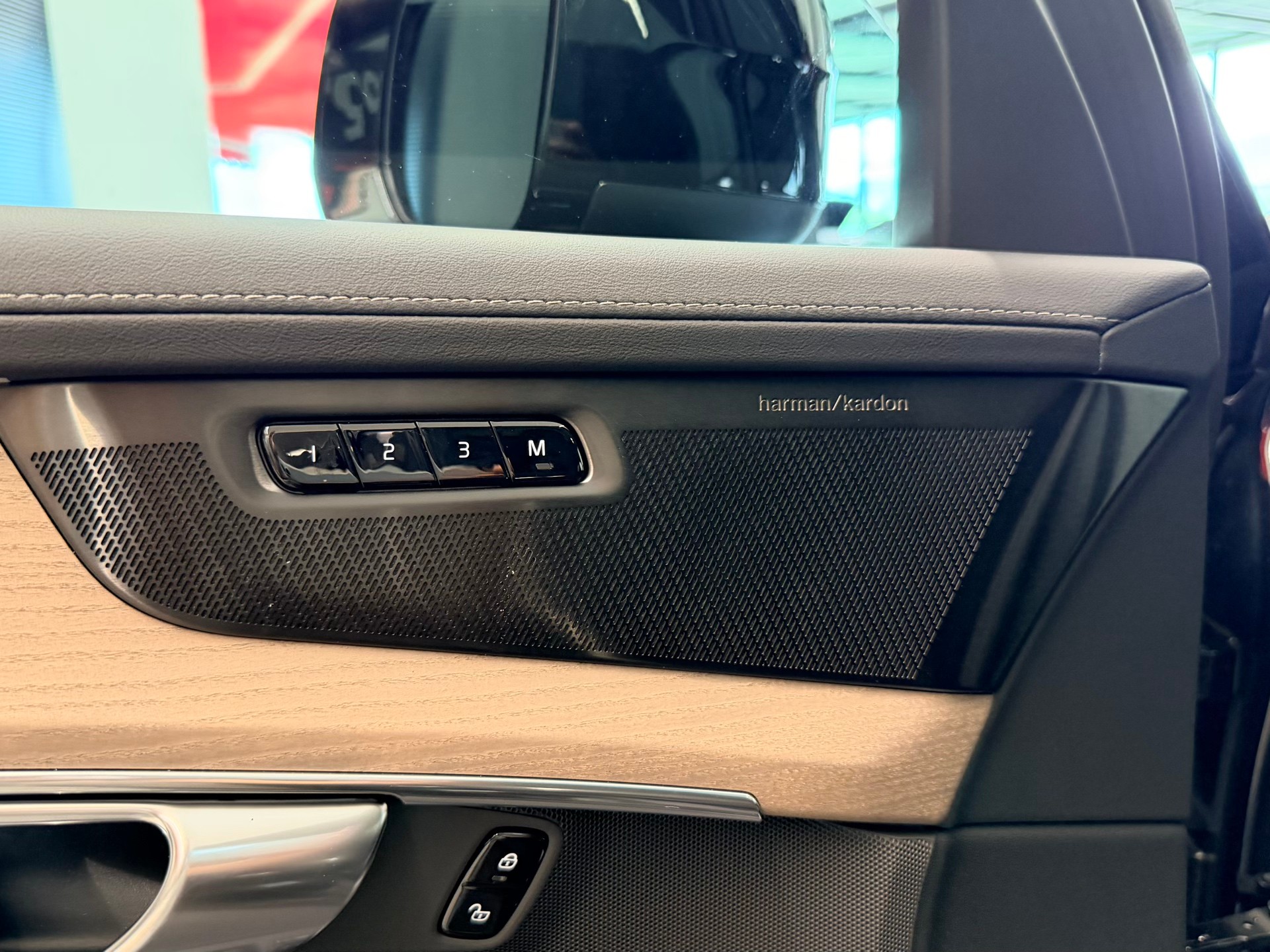 VOLVO XC90 T8 eAWD PluginHybrid Plus Dark Geartronic-image-14
