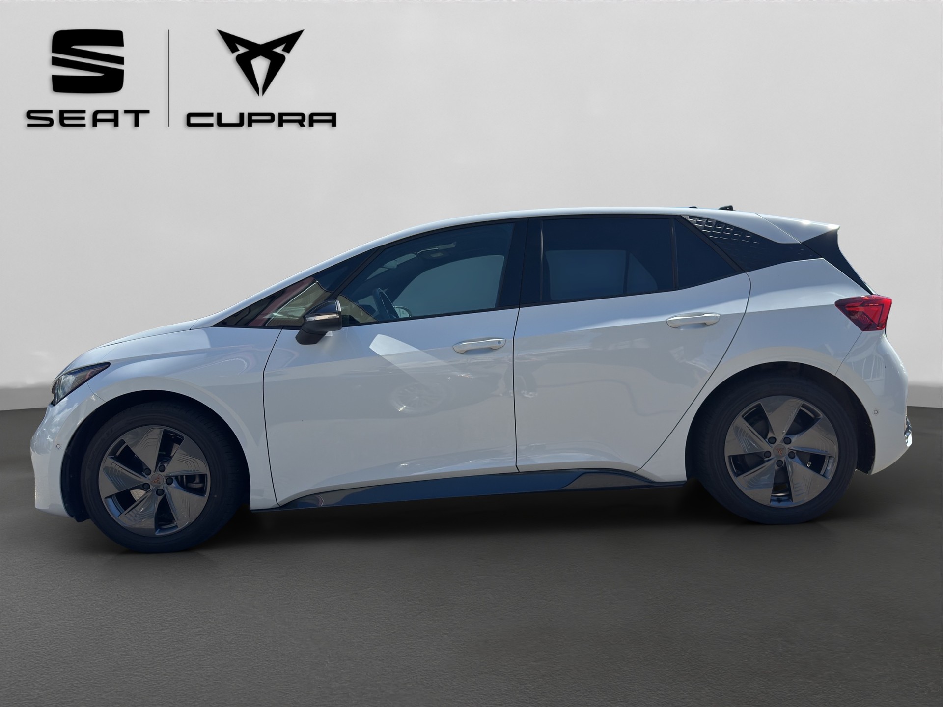 CUPRA Born 58 kWh-showroom-element-2