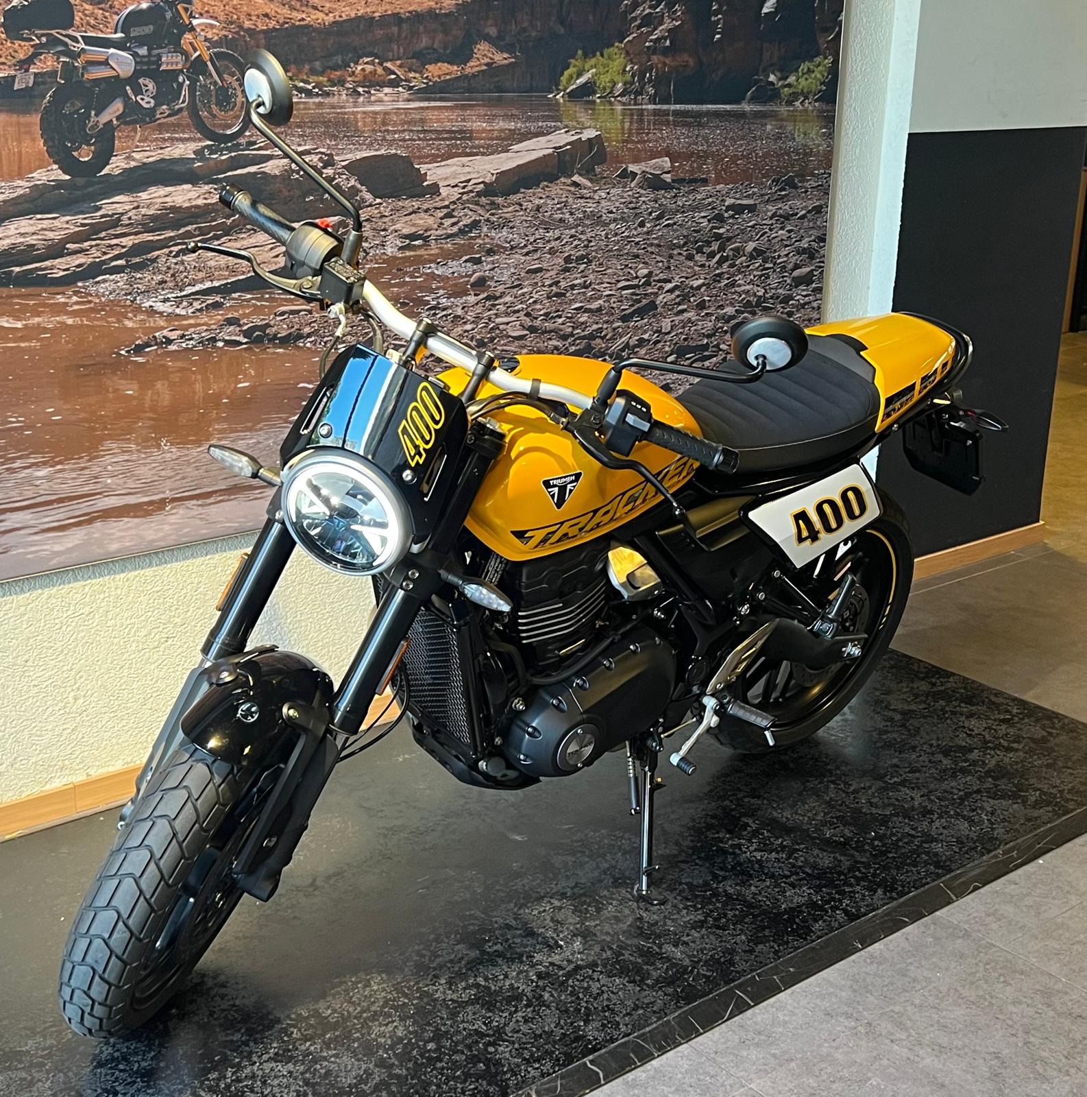 TRIUMPH TRACKER-showroom-element-2
