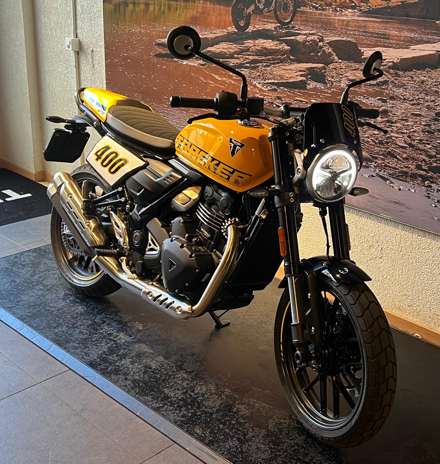 TRIUMPH TRACKER-showroom-element-1