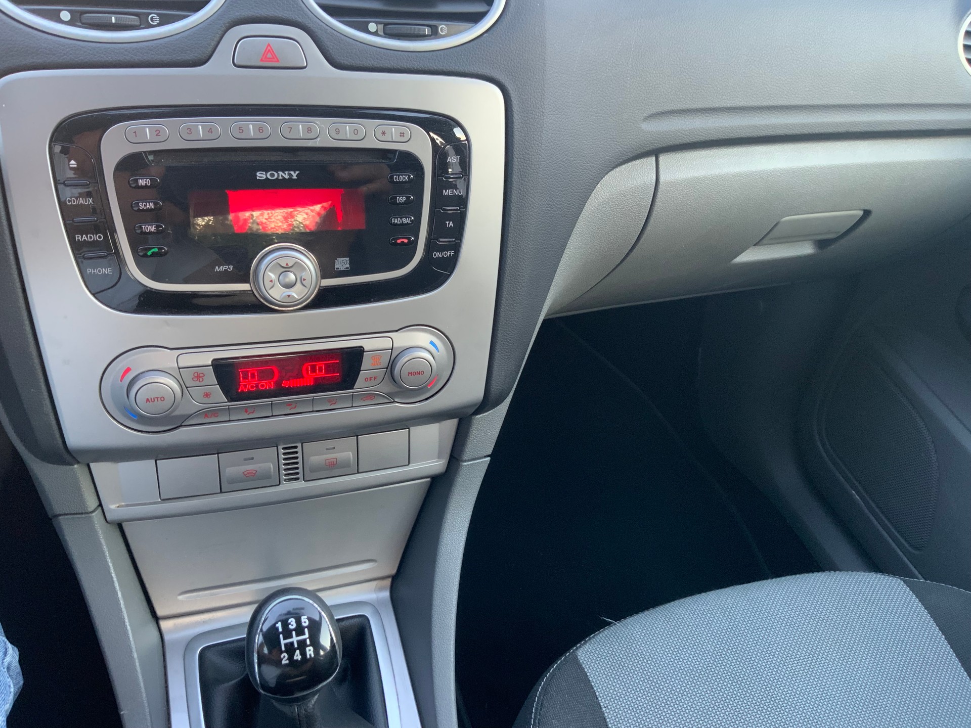 FORD Focus 1.6i VCT Carving-image-8