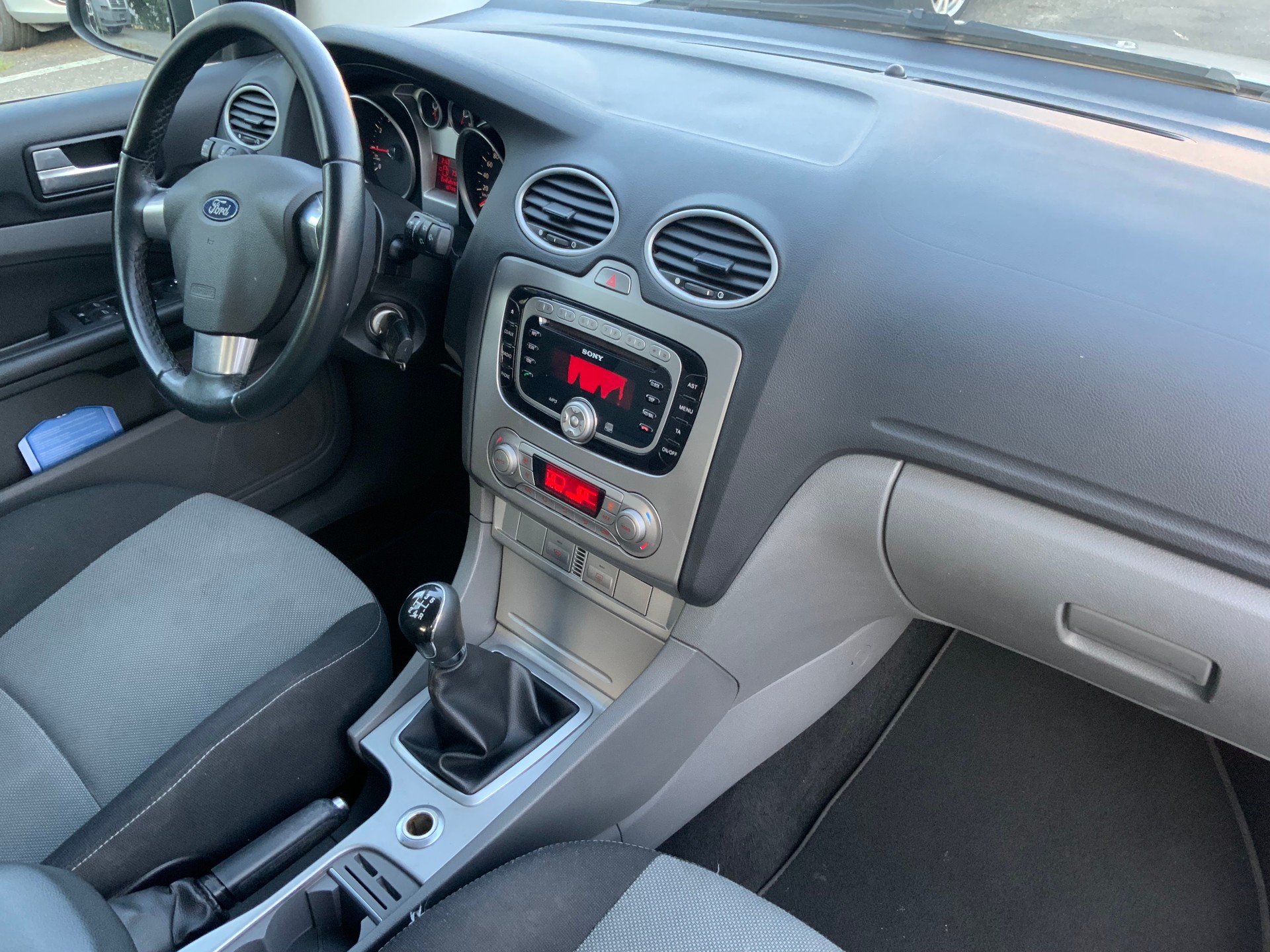 FORD Focus 1.6i VCT Carving-image-9