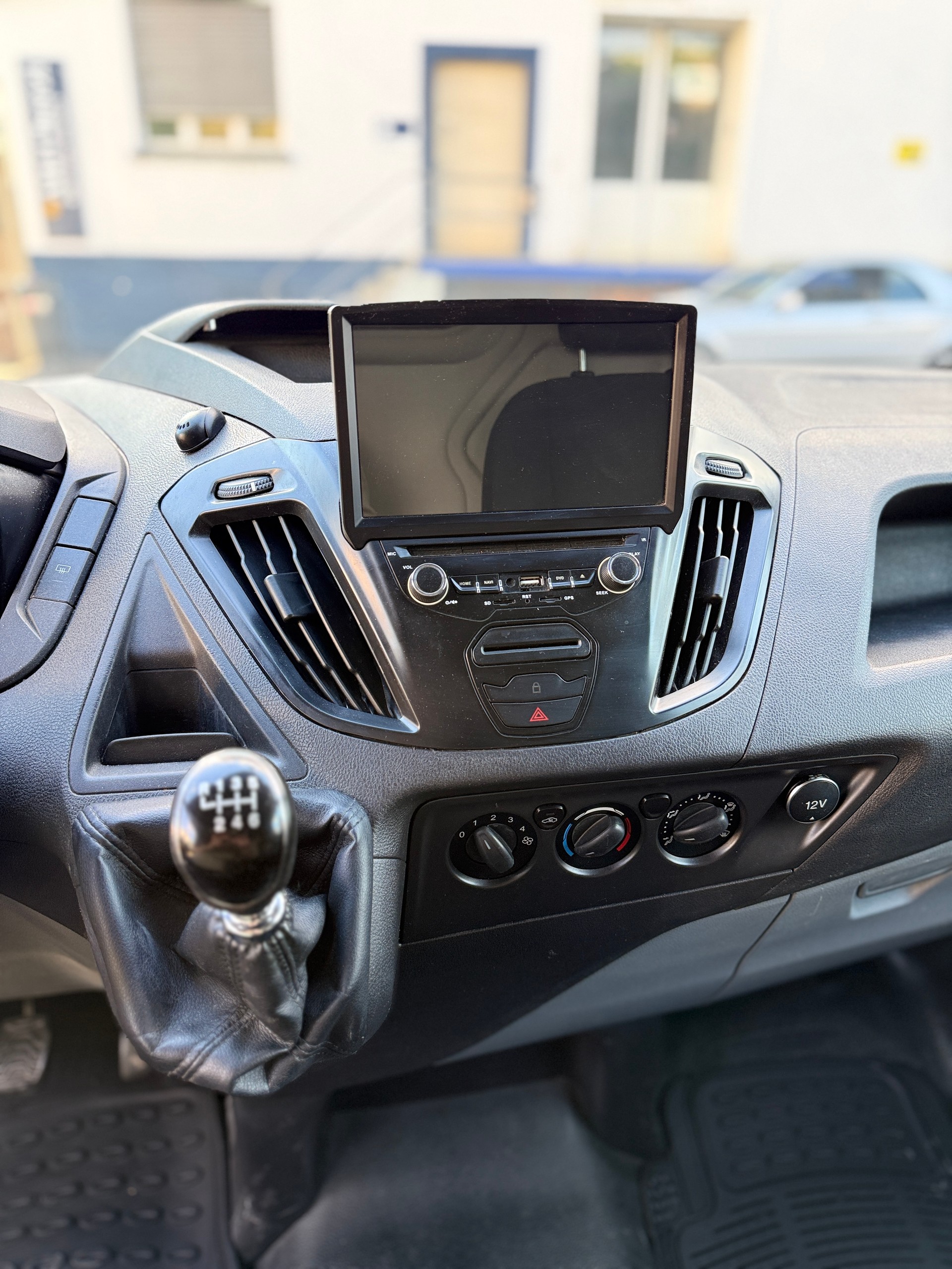 FORD Transit Custom Van 250 L1H1 Ambiente-image-9