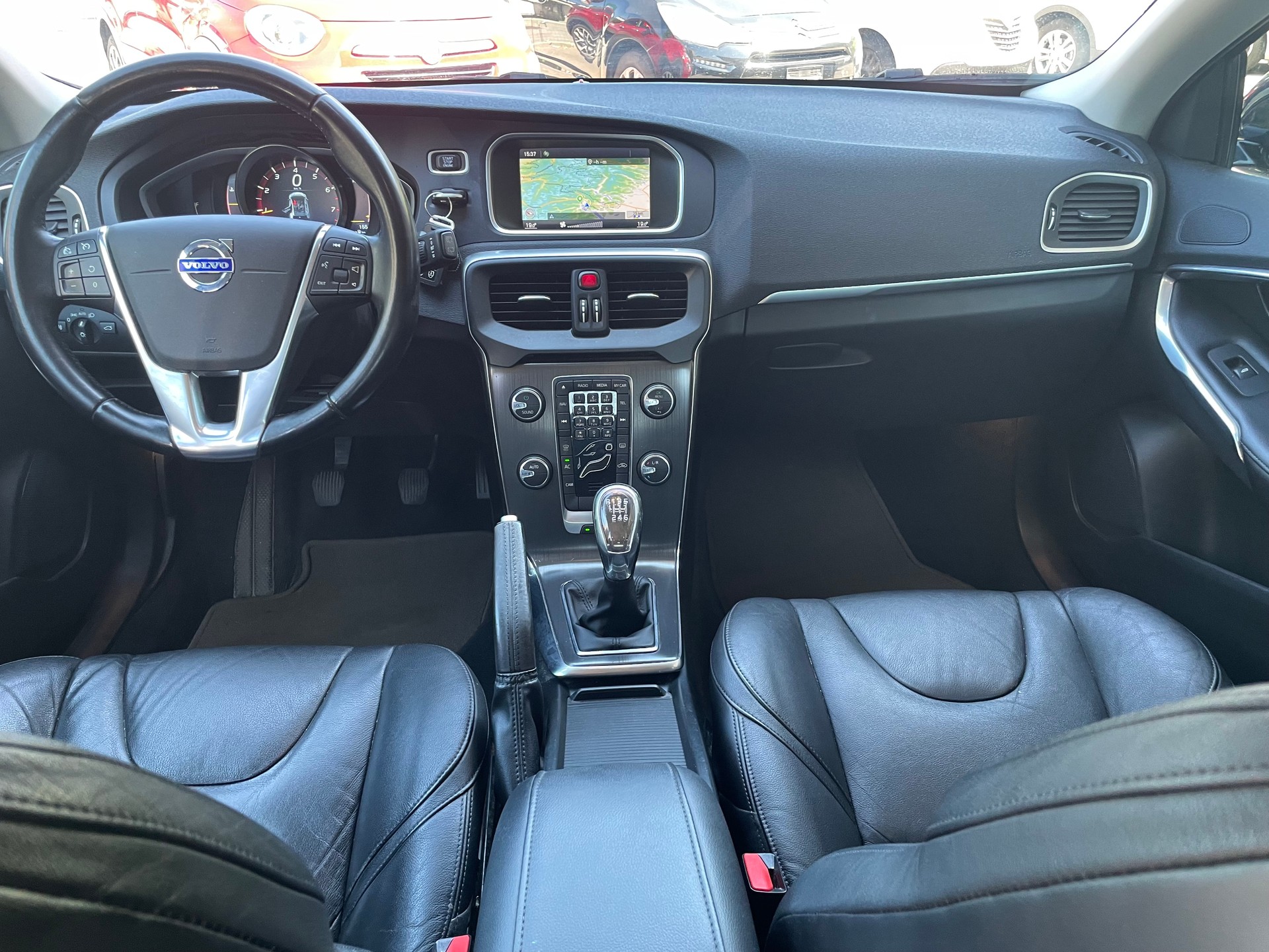 VOLVO V40 T3 Kinetic-image-5