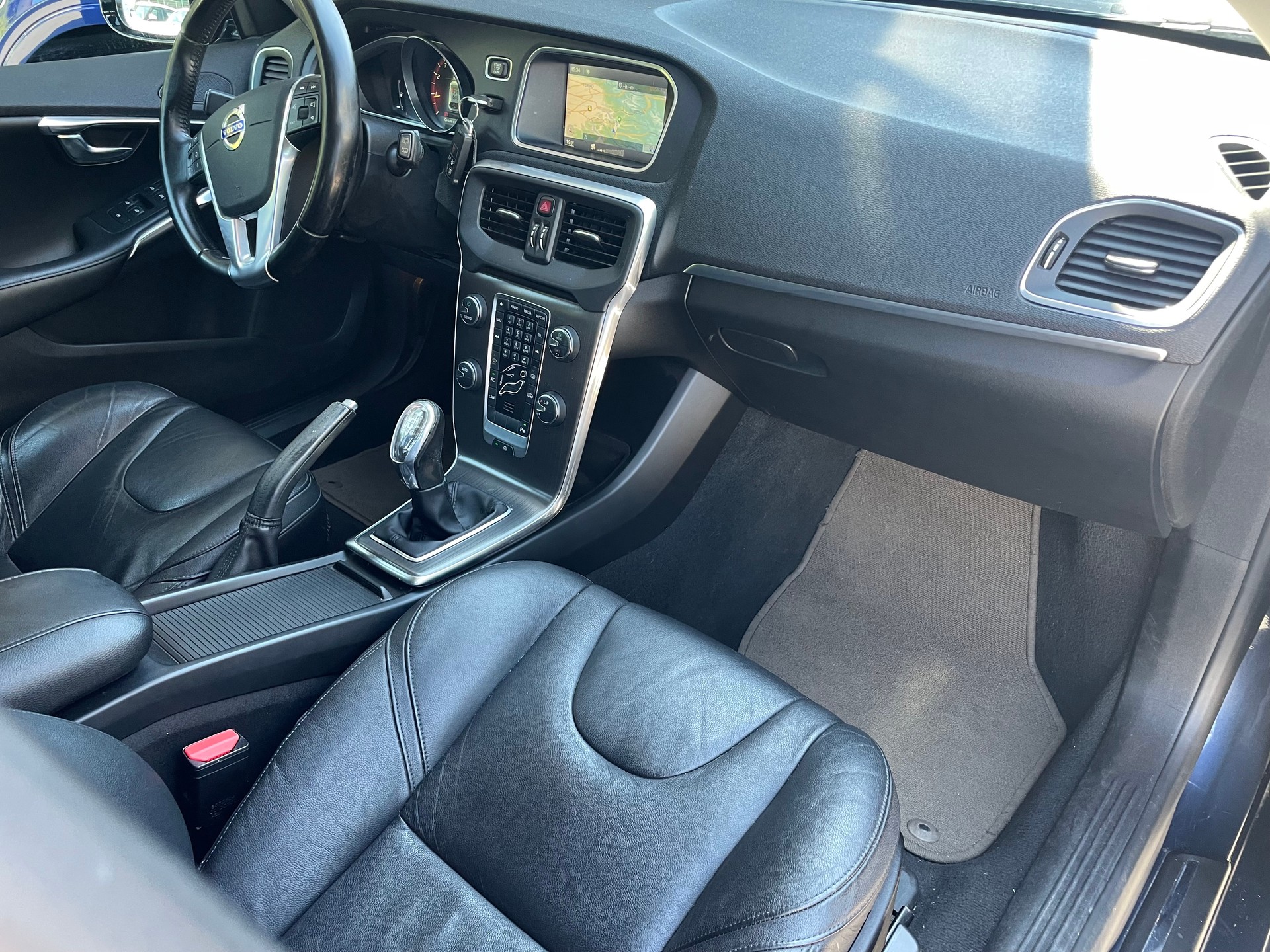 VOLVO V40 T3 Kinetic-image-12