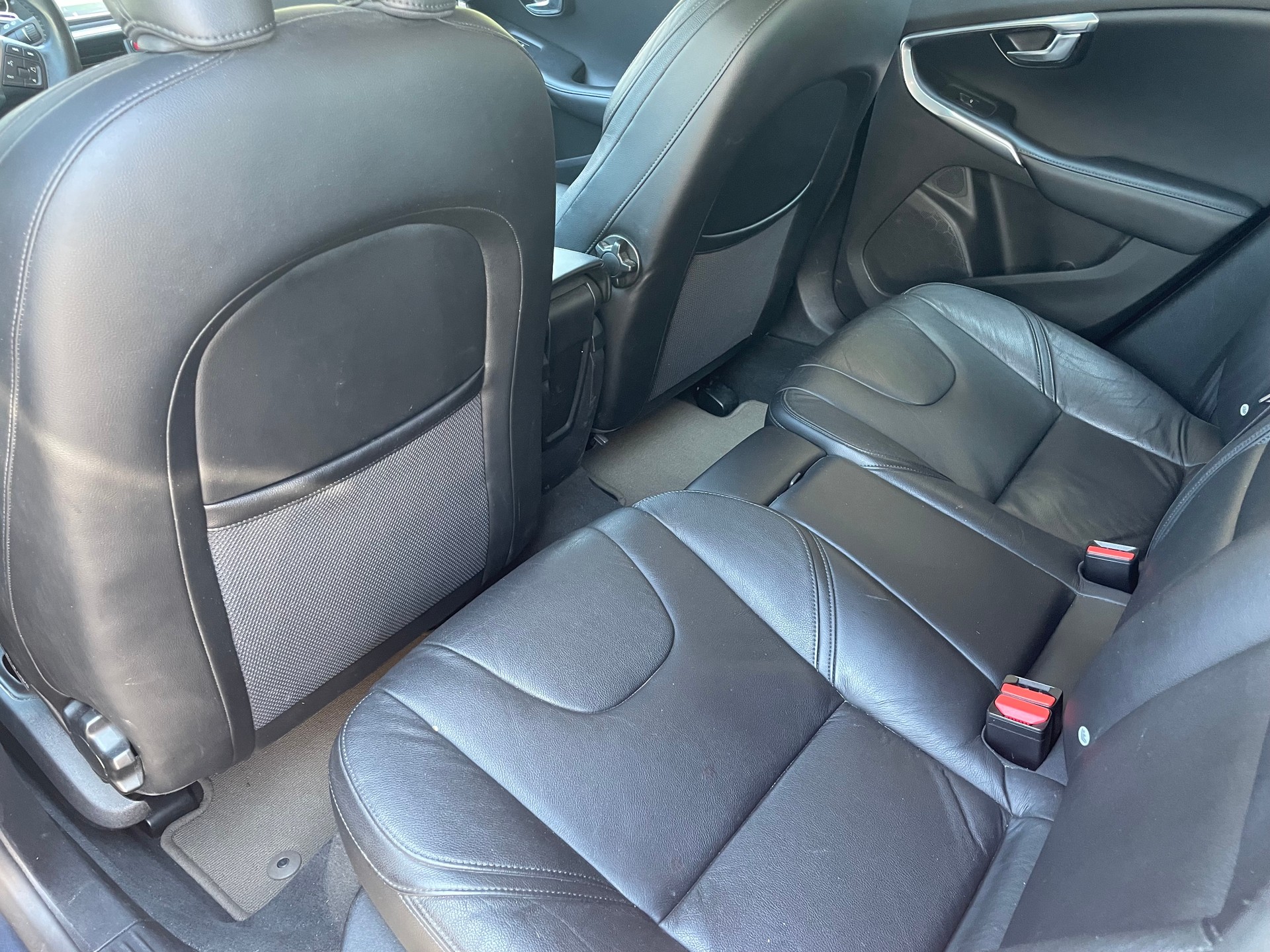 VOLVO V40 T3 Kinetic-image-4