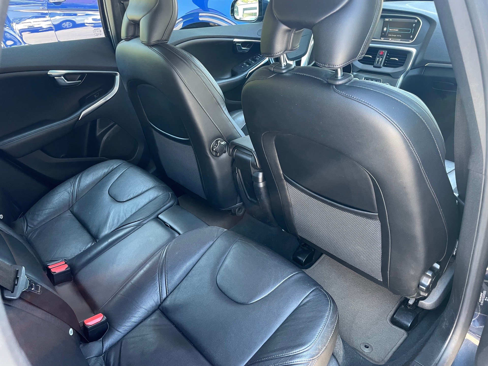 VOLVO V40 T3 Kinetic-image-11