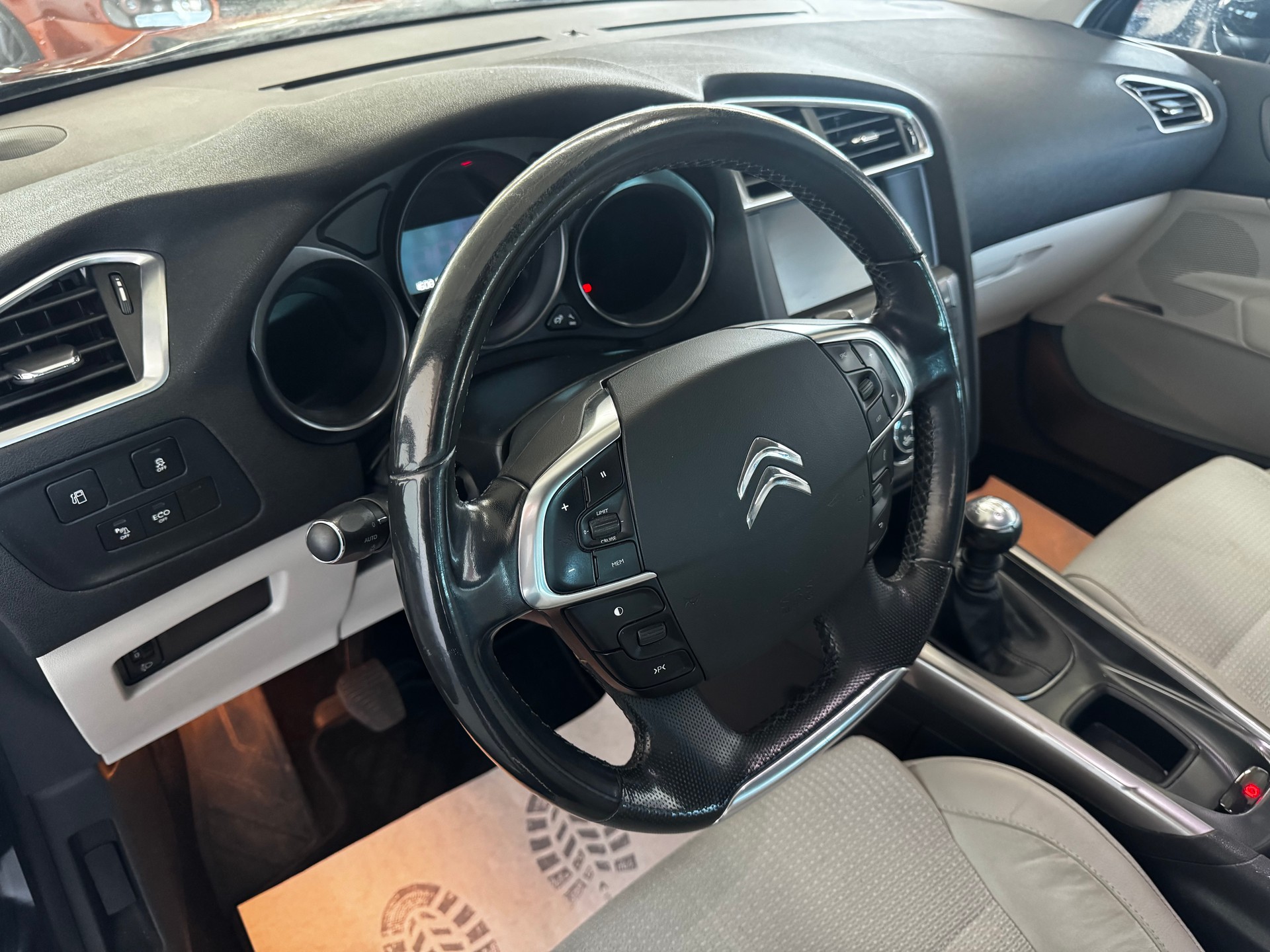CITROEN C4 1.6 e-HDi Séduction-image-11
