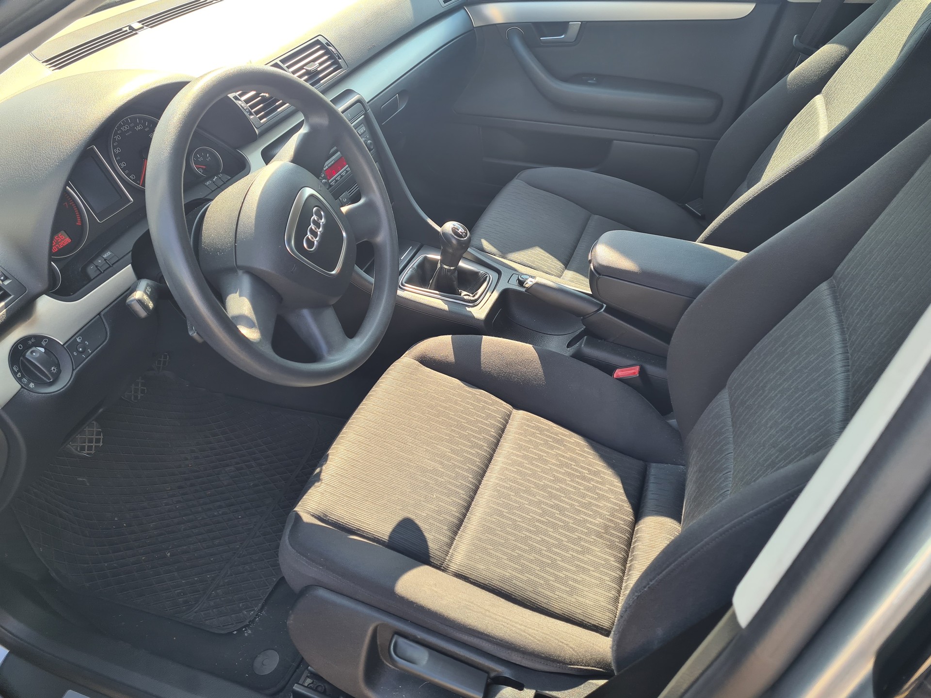 AUDI A4 Limousine 1.6-image-7