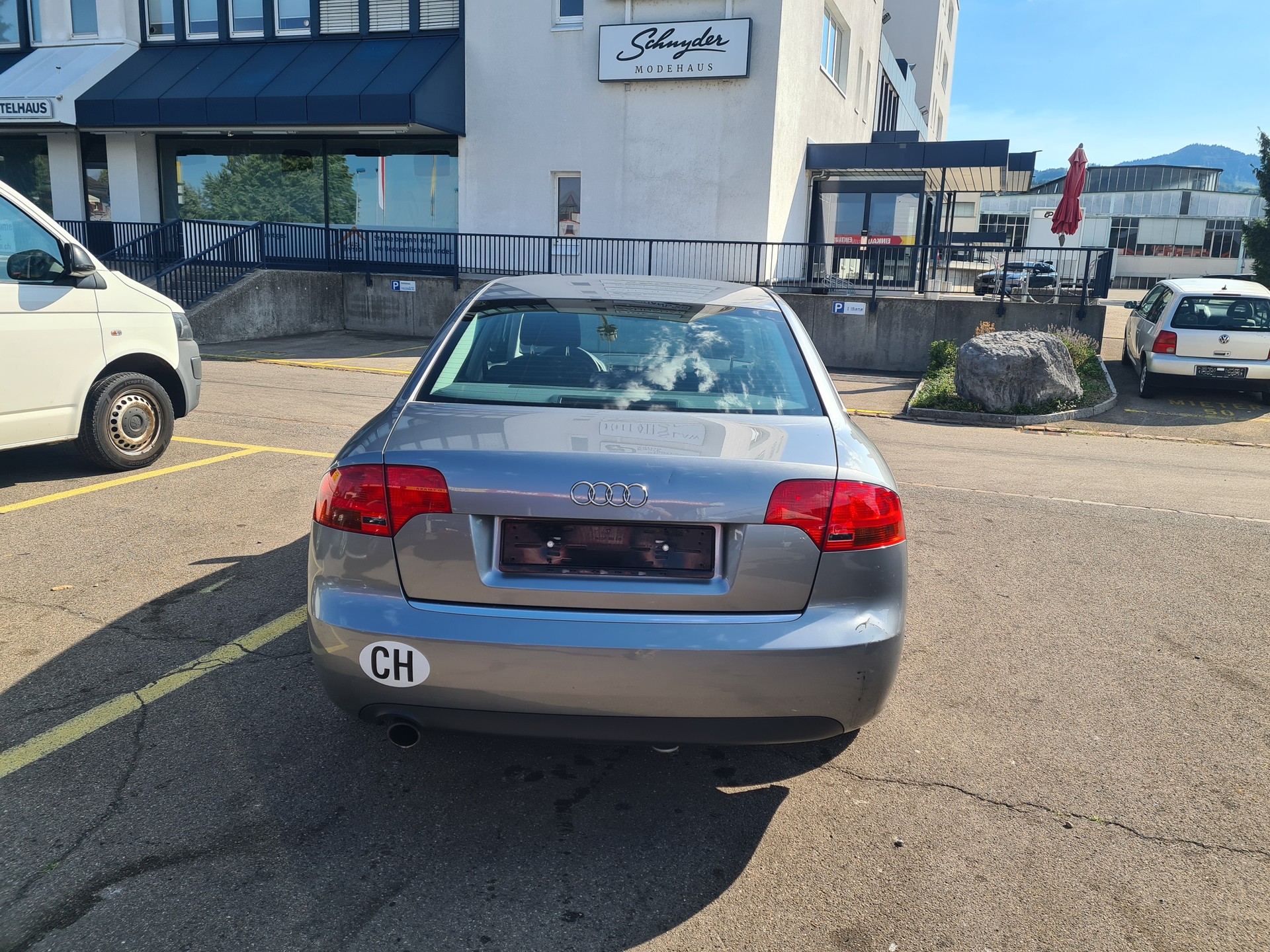 AUDI A4 Limousine 1.6-image-3