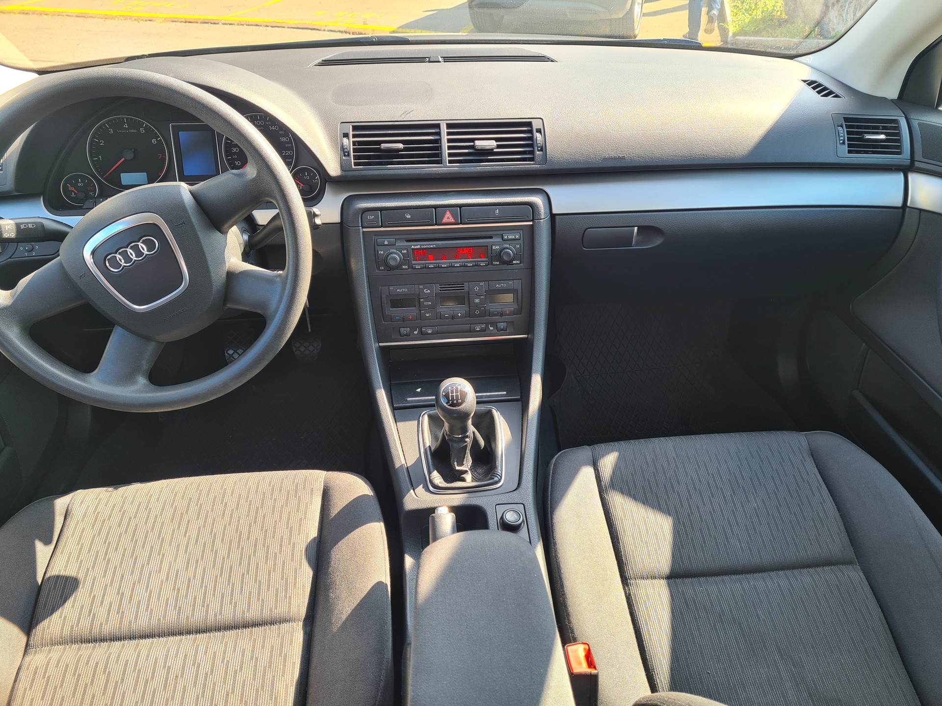AUDI A4 Limousine 1.6-image-9