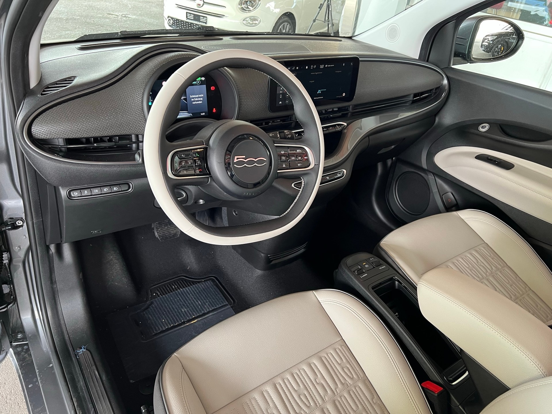 FIAT 500 Cabrio La Prima-image-2