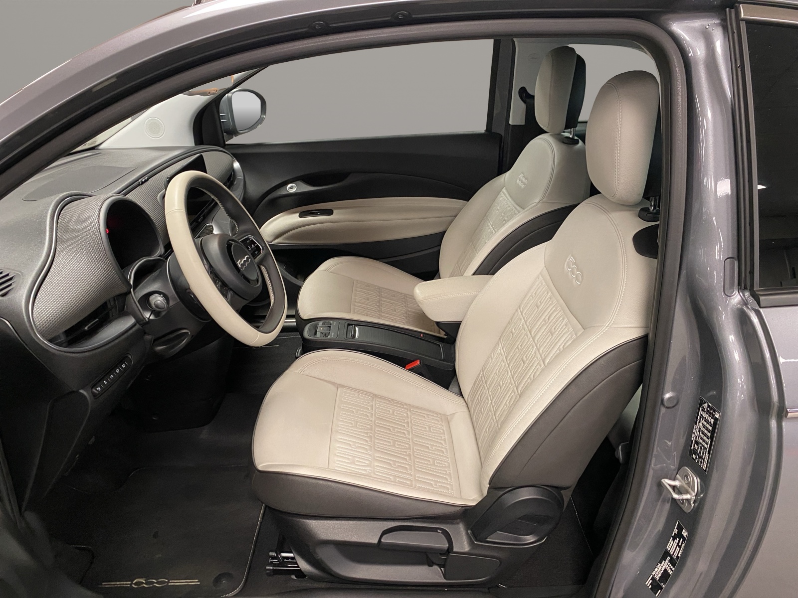 FIAT 500 Cabrio La Prima-image-10