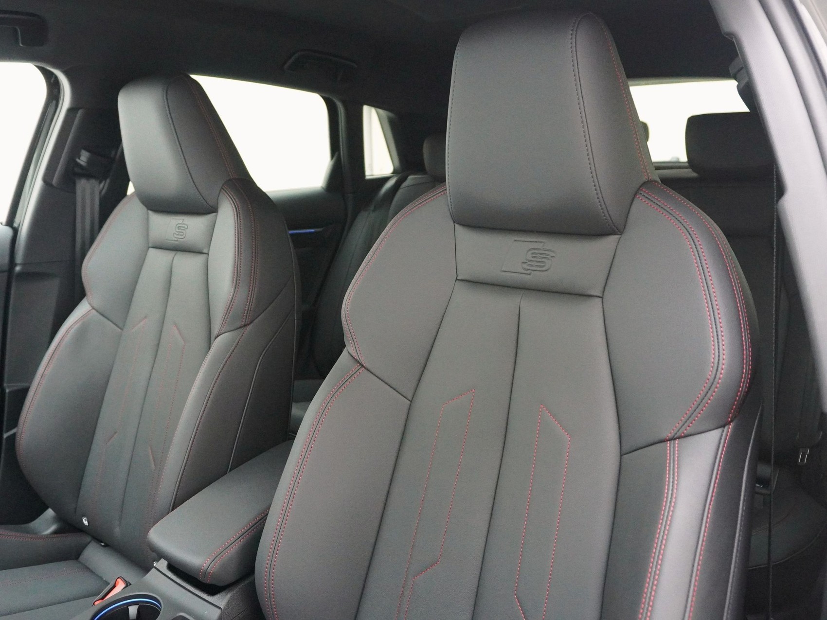AUDI S3 Sportback 2.0 T FSI quattro S-Tronic-image-12