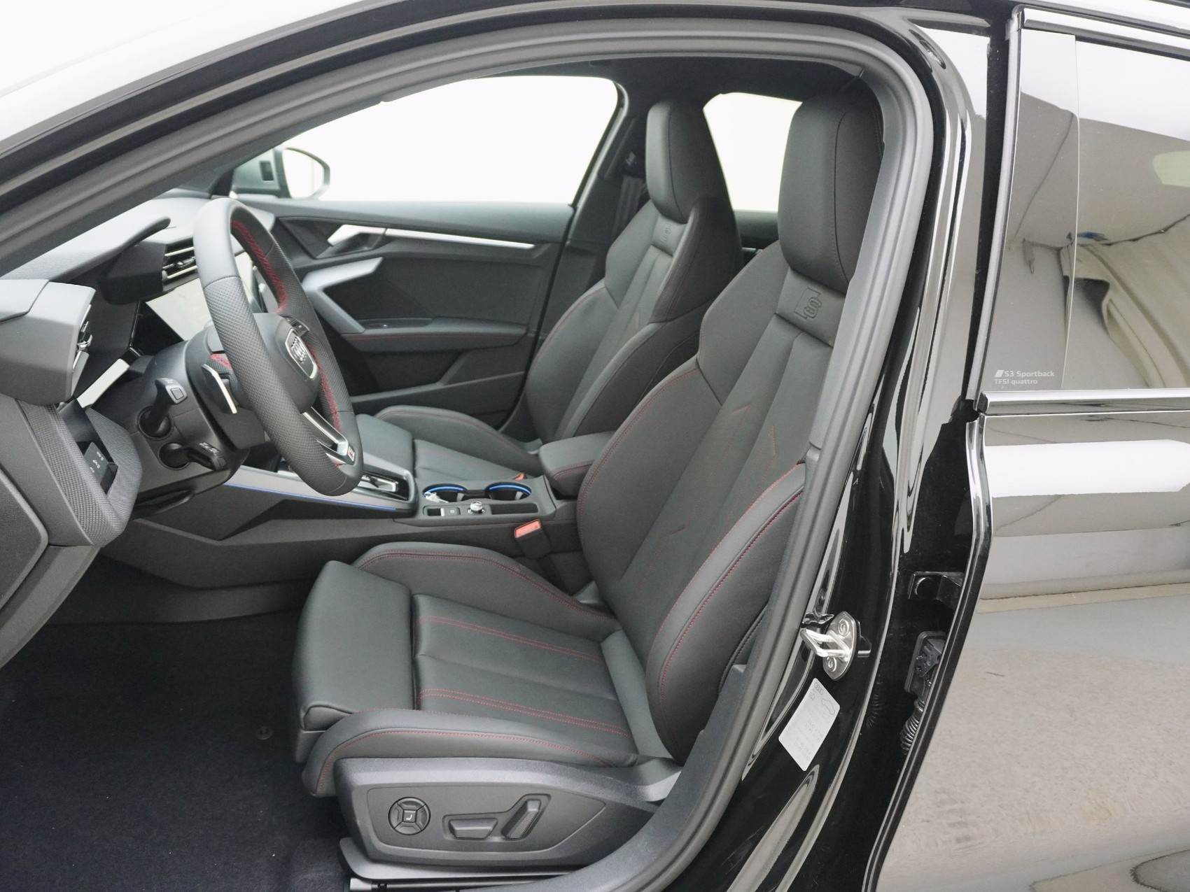AUDI S3 Sportback 2.0 T FSI quattro S-Tronic-image-11