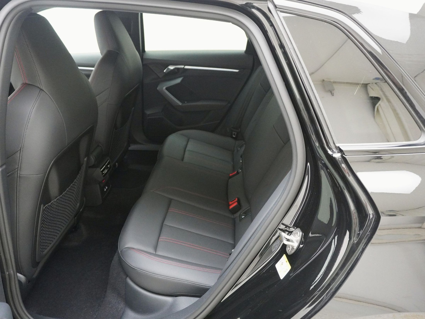 AUDI S3 Sportback 2.0 T FSI quattro S-Tronic-image-13