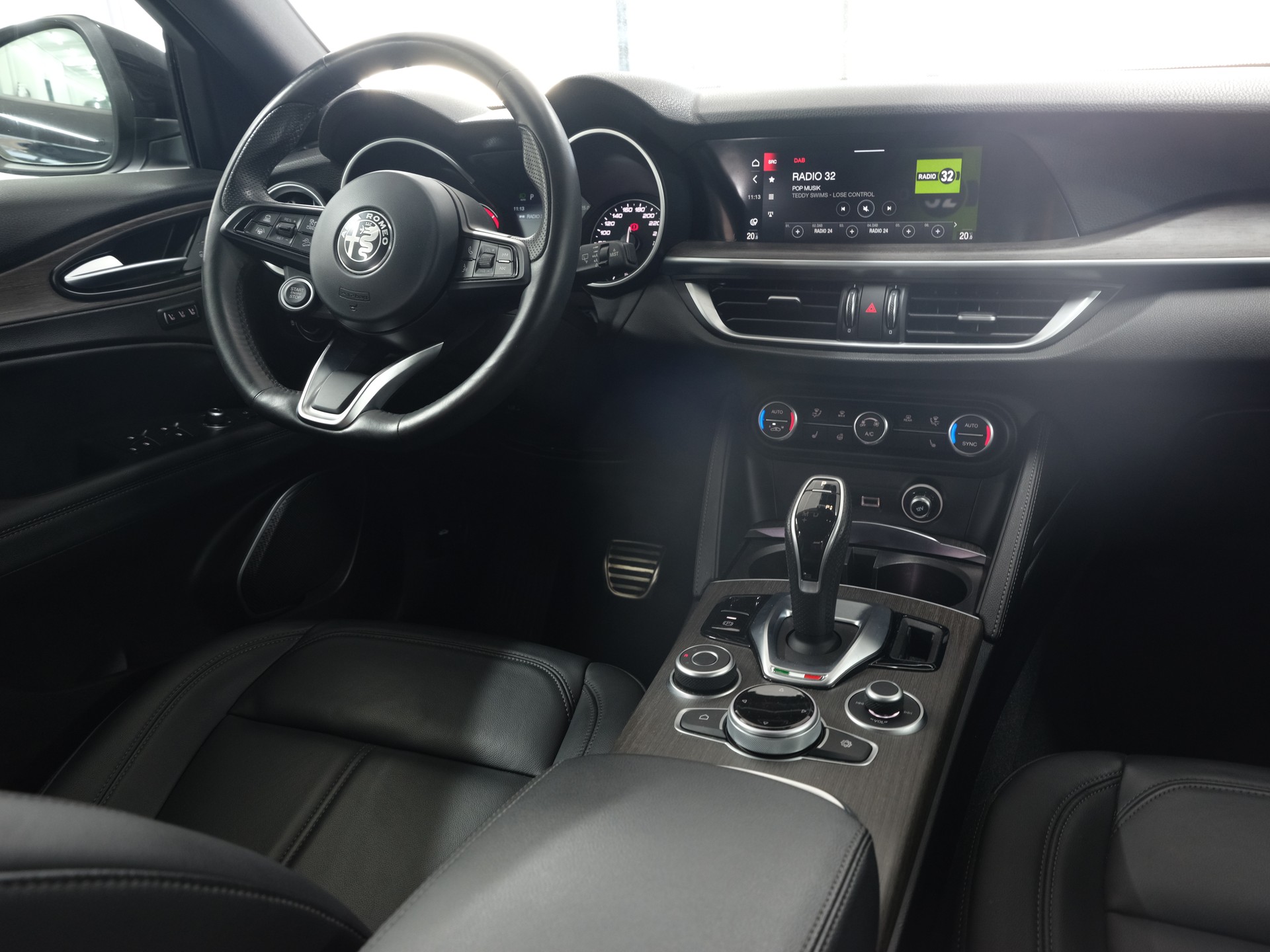 ALFA ROMEO Stelvio 2.2JTDM Veloce Q4Automatic *Rückfahrkamera* *Panorama* *Memory Sitze*-image-18