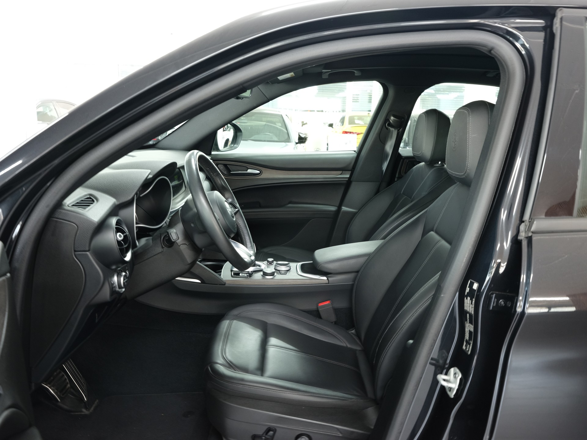 ALFA ROMEO Stelvio 2.2JTDM Veloce Q4Automatic *Rückfahrkamera* *Panorama* *Memory Sitze*-image-12