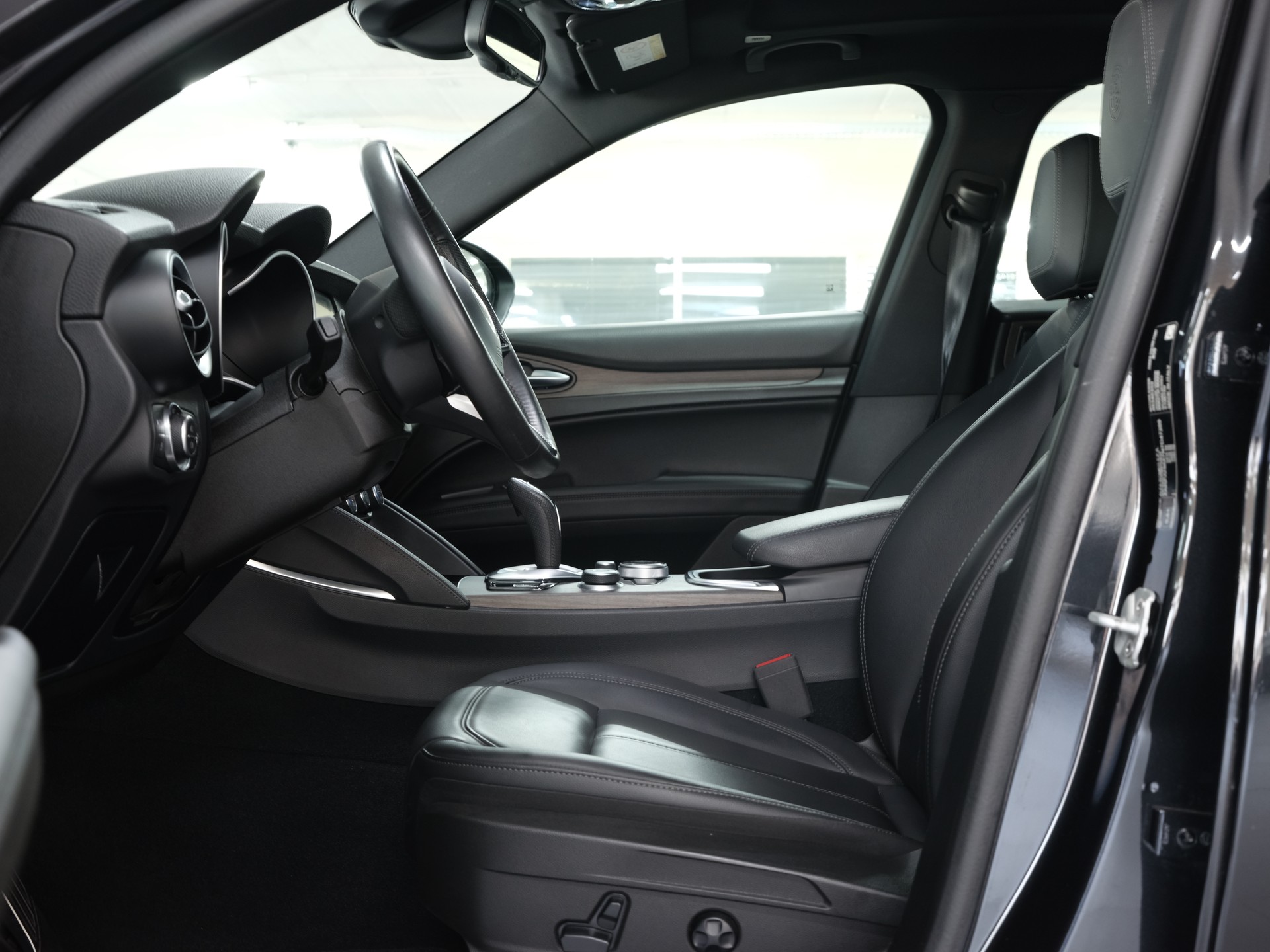 ALFA ROMEO Stelvio 2.2JTDM Veloce Q4Automatic *Rückfahrkamera* *Panorama* *Memory Sitze*-image-13
