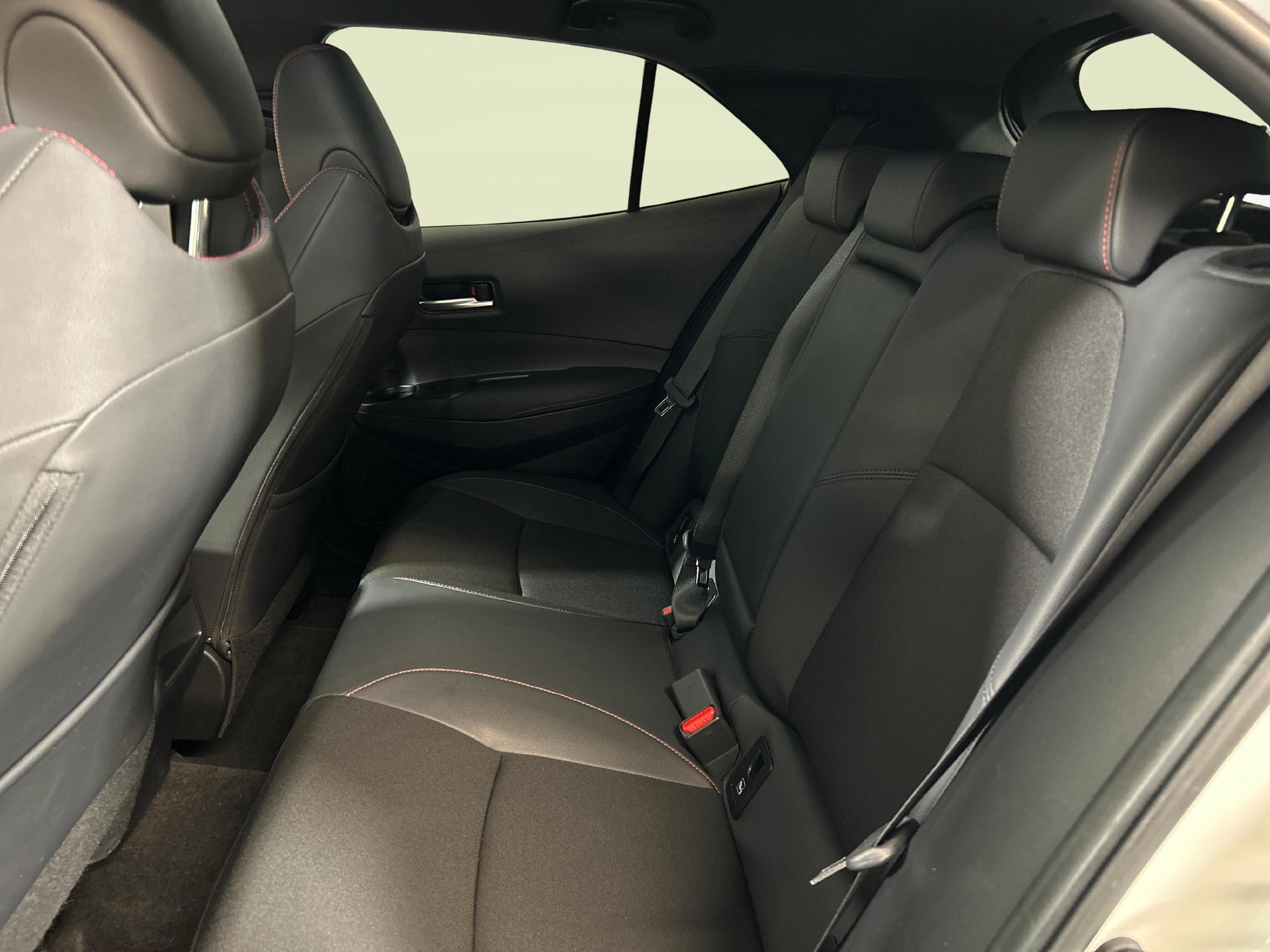 TOYOTA Corolla 2.0 HSD GR Sport-image-3
