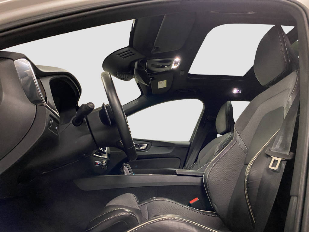 VOLVO XC60 2.0 B5 MH R-Design AWD-image-6