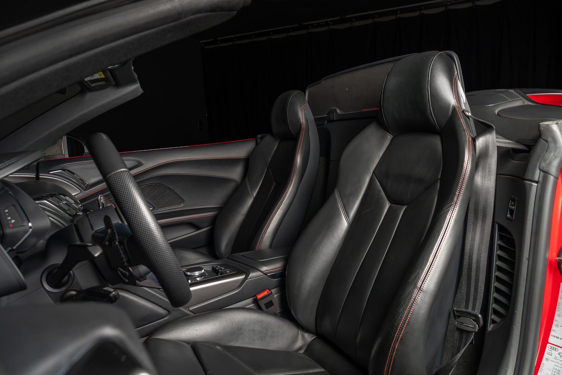 AUDI R8 Spyder 5.2 RWS S-Tronic-image-16