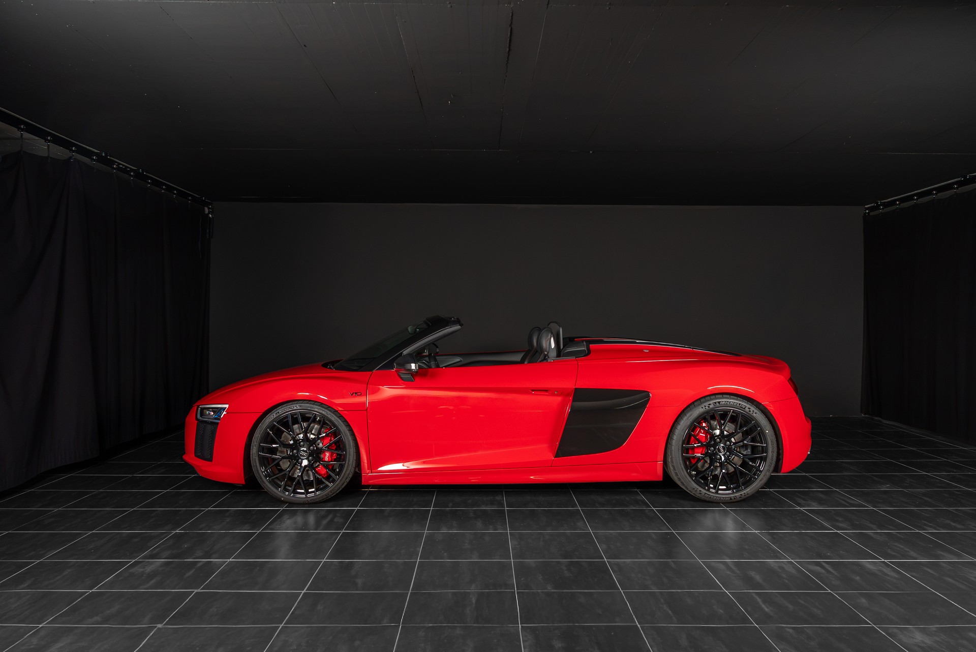 AUDI R8 Spyder 5.2 RWS S-Tronic-image-2