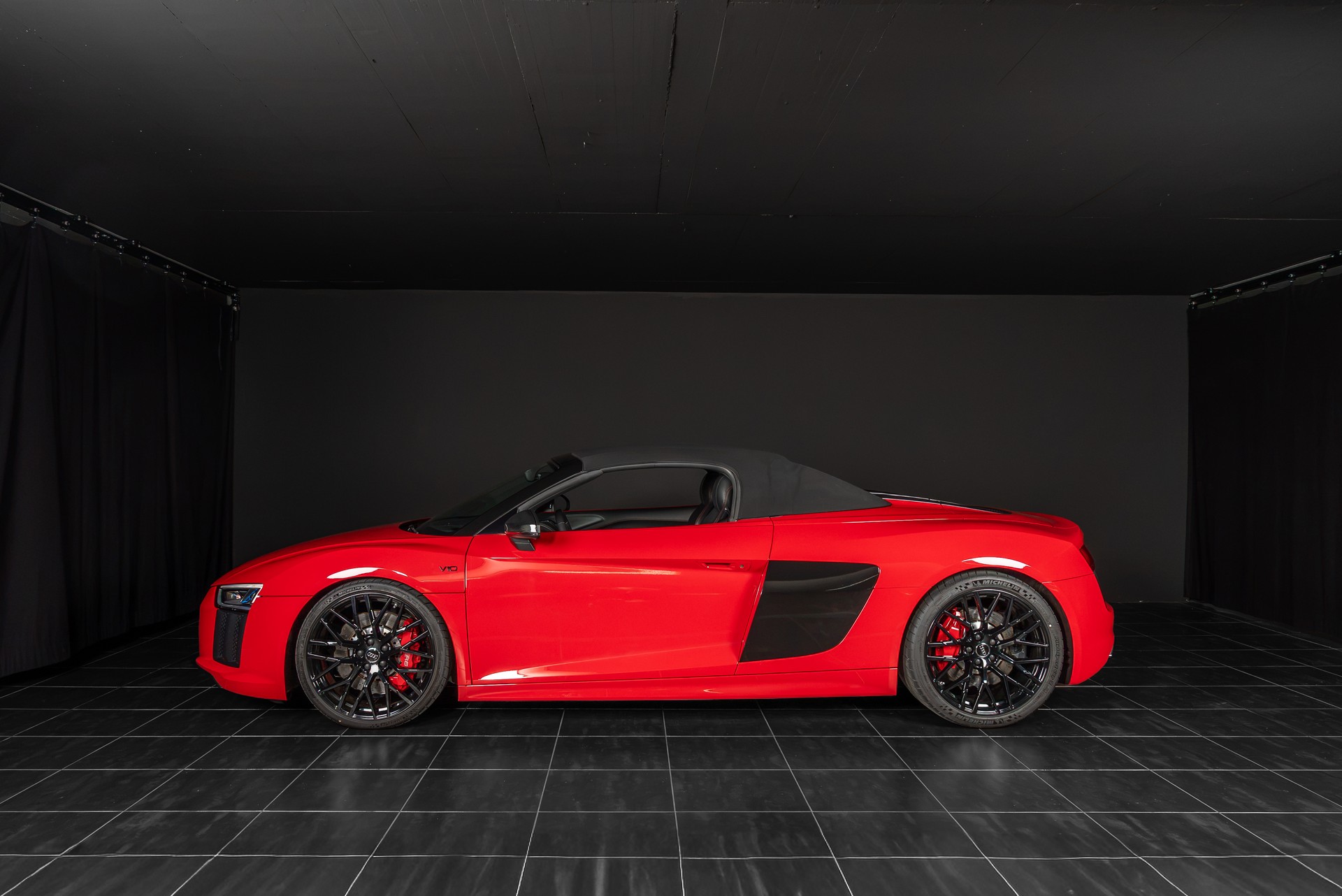 AUDI R8 Spyder 5.2 RWS S-Tronic-image-6