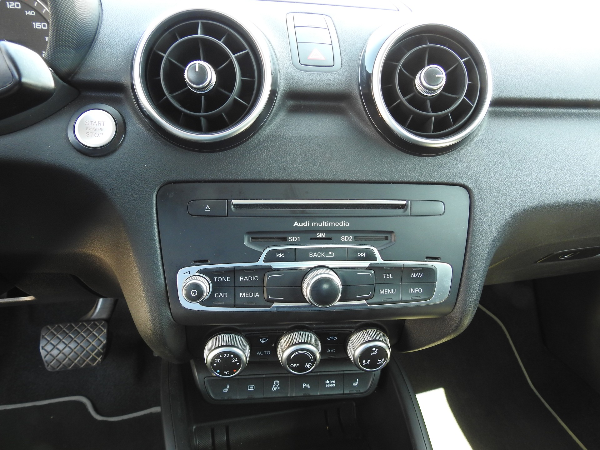 AUDI A1 Sportback 1.4 TFSI Design S-tronic-image-21