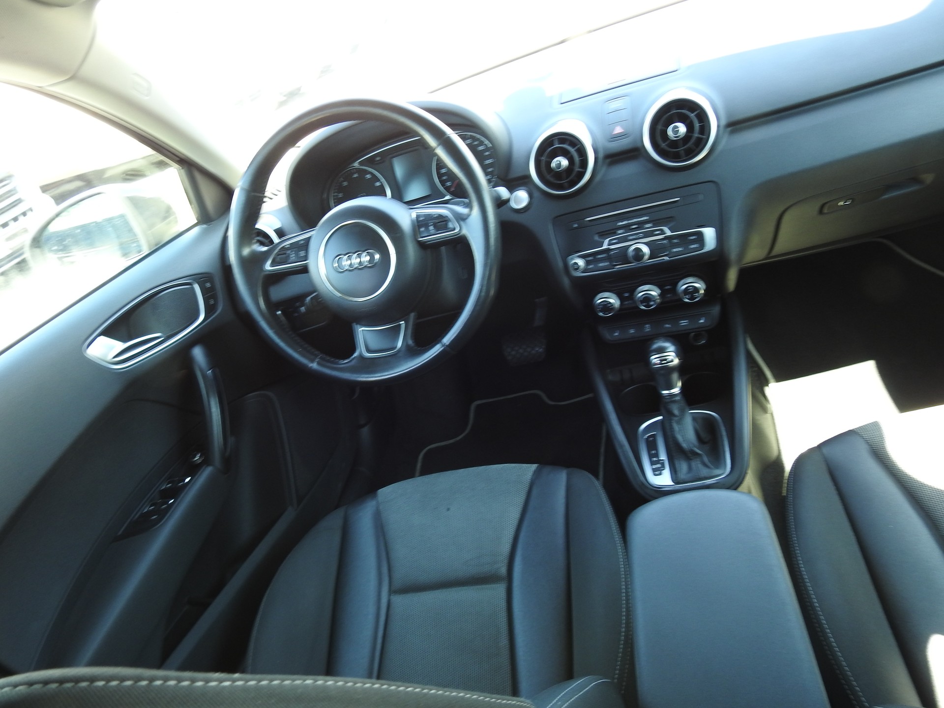AUDI A1 Sportback 1.4 TFSI Design S-tronic-image-19
