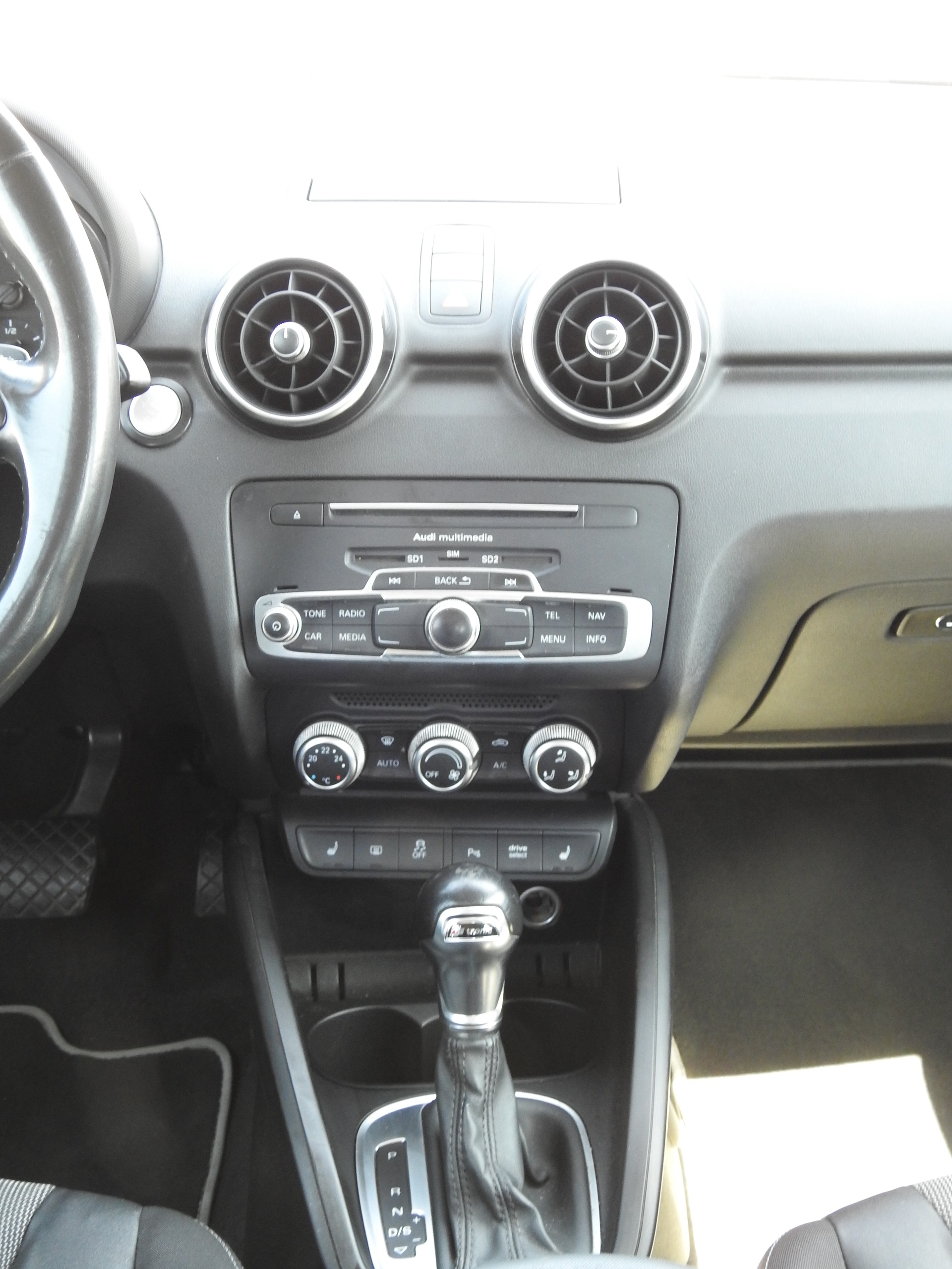 AUDI A1 Sportback 1.4 TFSI Design S-tronic-image-17