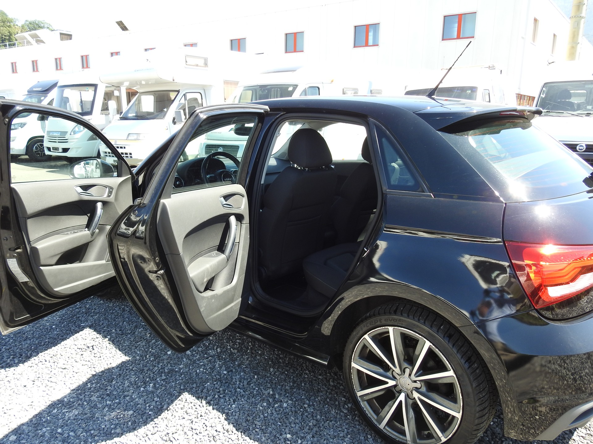 AUDI A1 Sportback 1.4 TFSI Design S-tronic-image-15