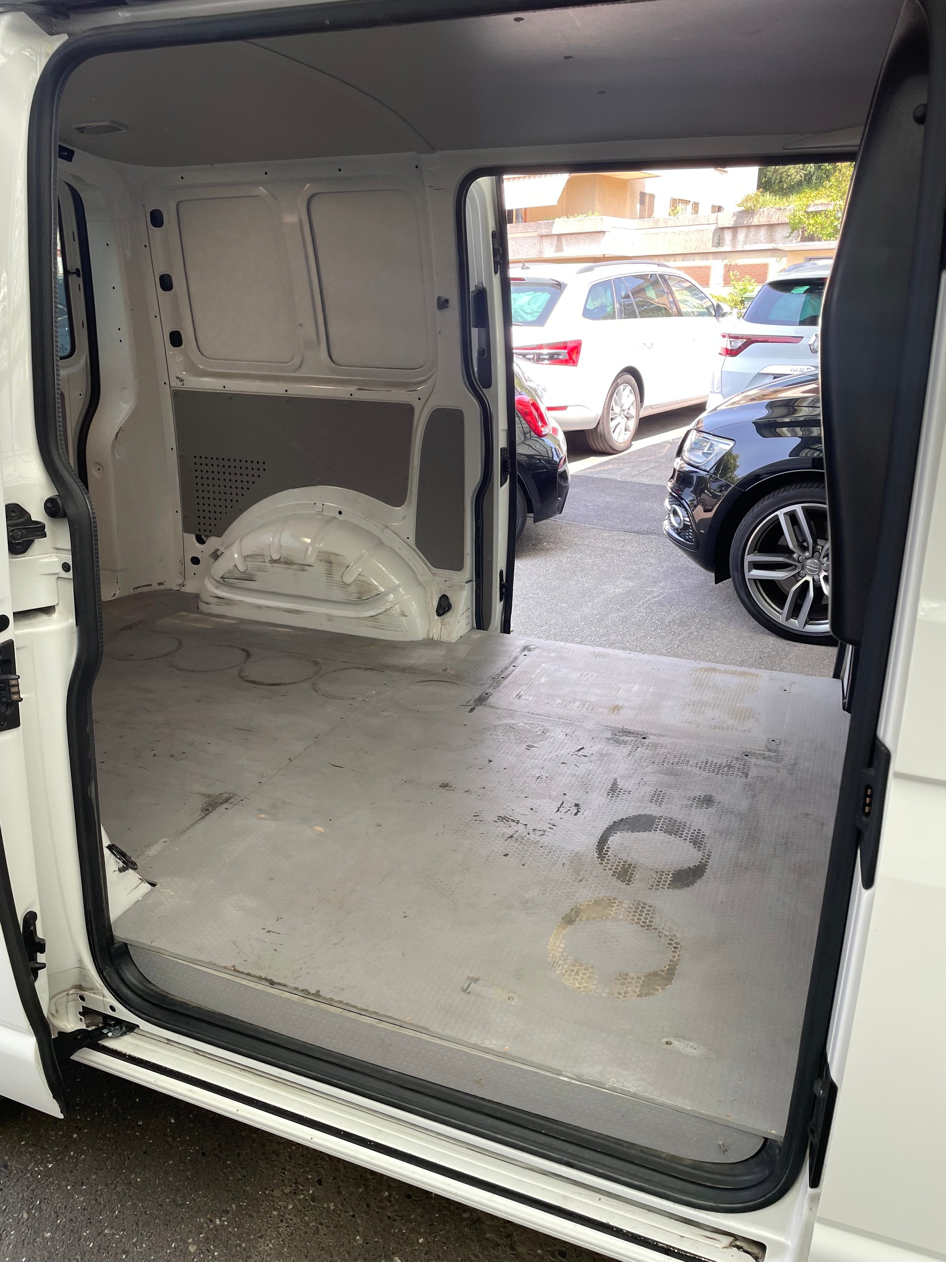 VW T6 2.0 TDI 4Motion DSG-image-15