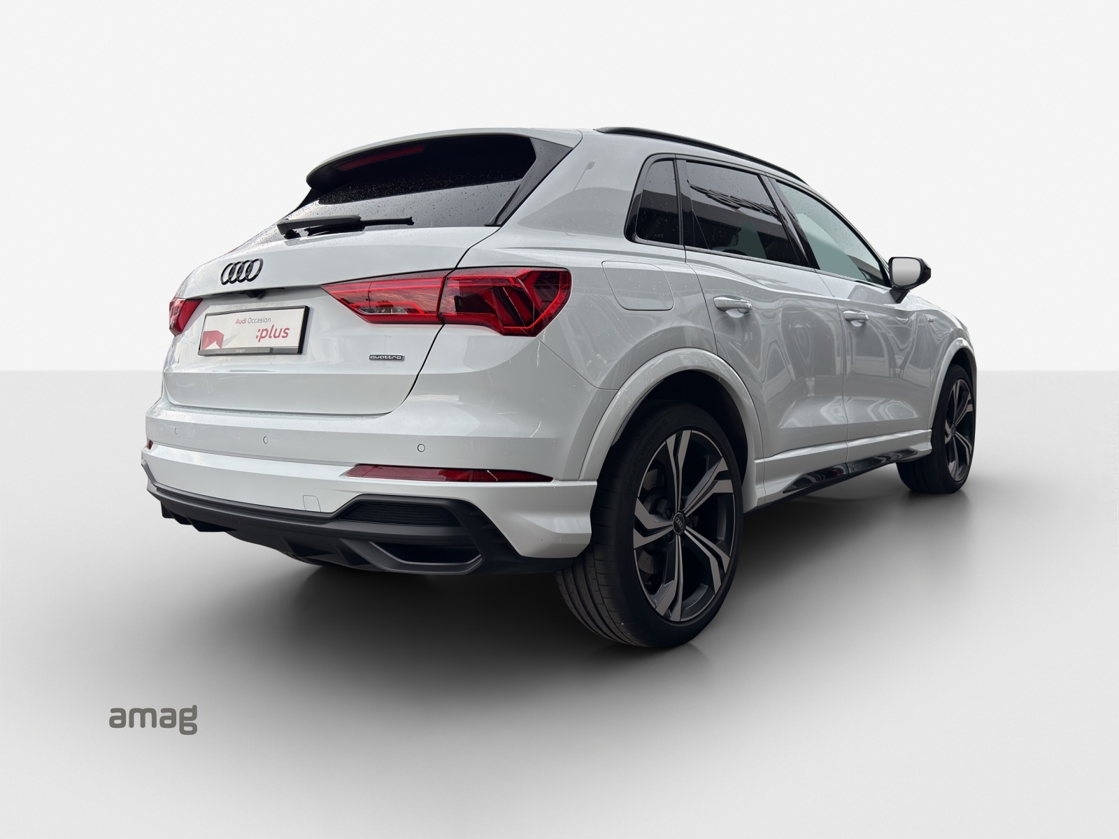 AUDI Q3 40 TFSI S line quattro S-tronic-image-4