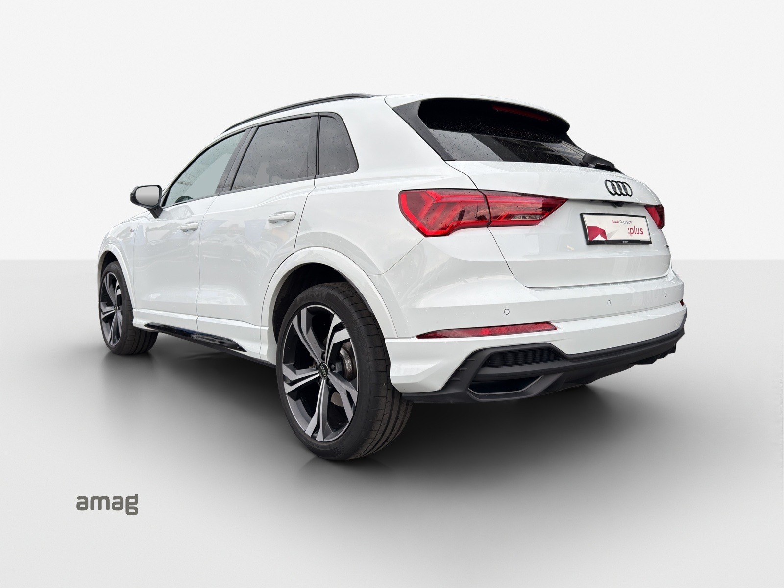 AUDI Q3 40 TFSI S line quattro S-tronic-image-2