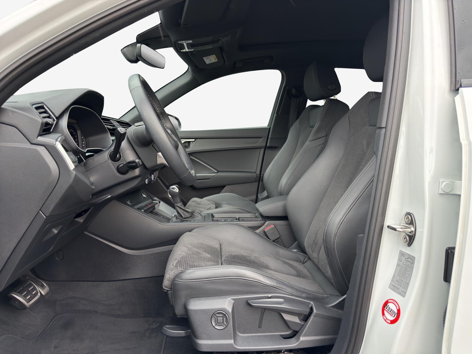 AUDI Q3 40 TFSI S line quattro S-tronic-image-7