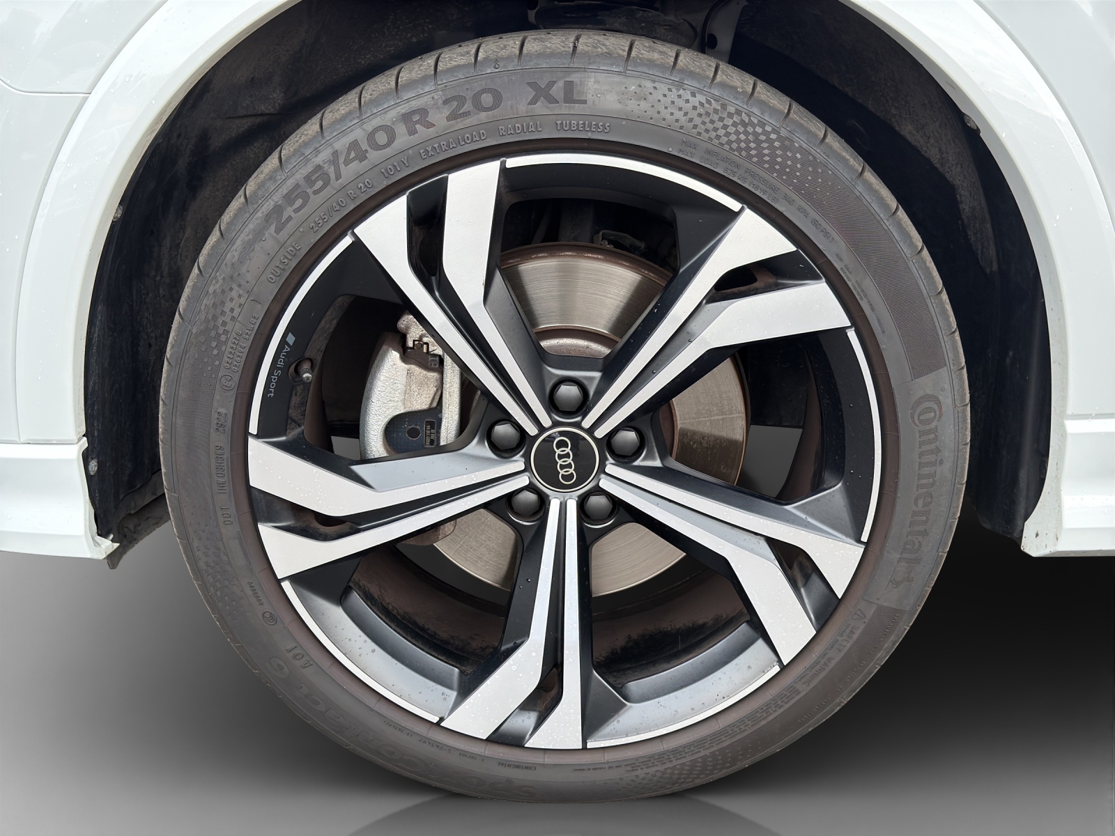 AUDI Q3 40 TFSI S line quattro S-tronic-image-13